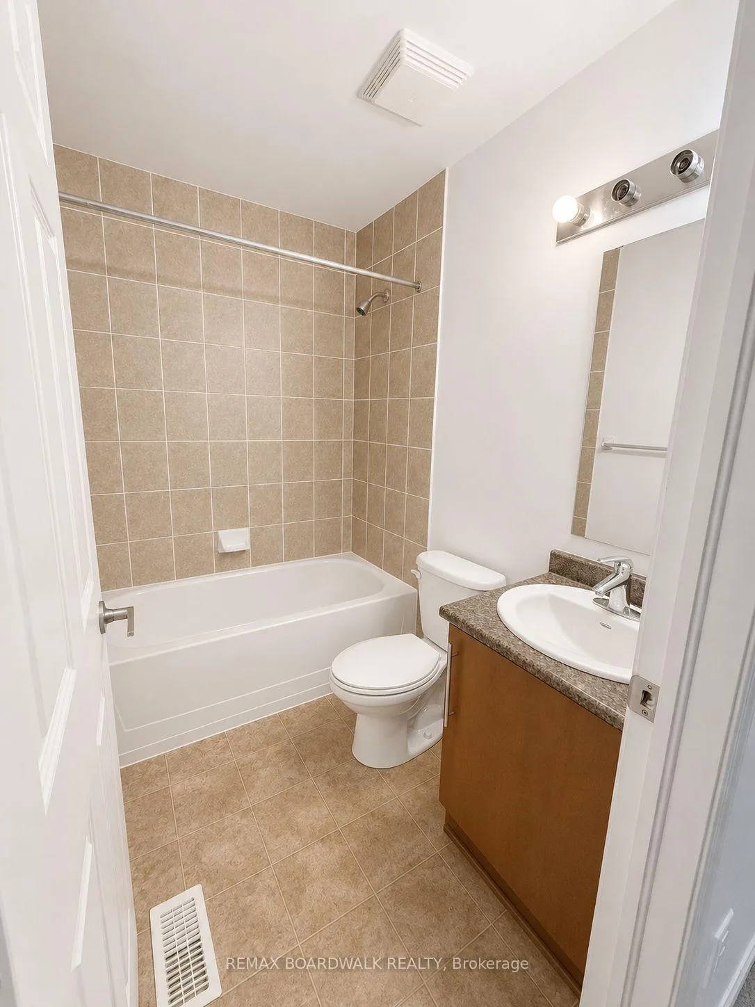 Photo 14 of 727 Sanibel Private, Ottawa, Westcliffe Estates — HOMEH