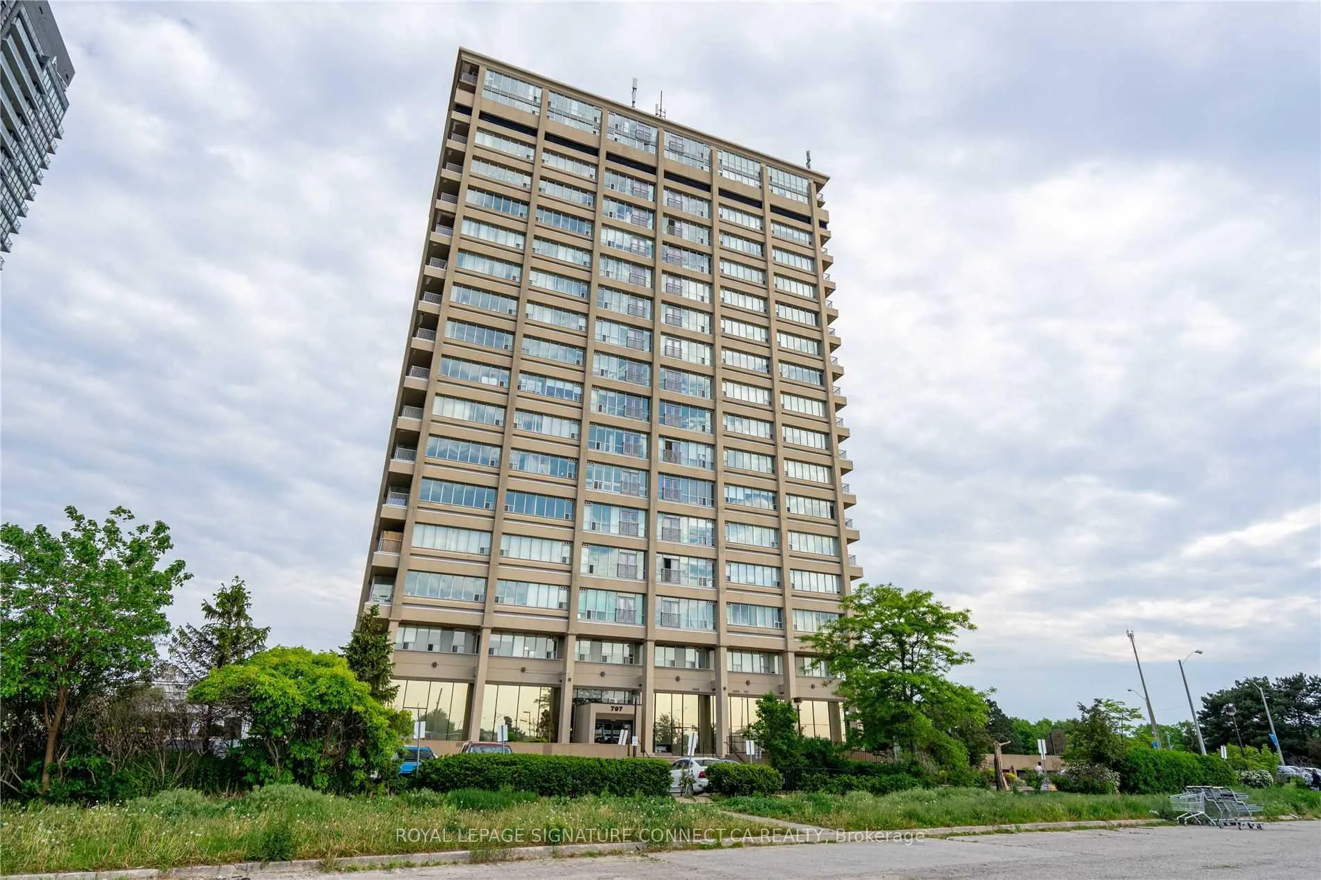 Front of Unit 605, 797 Don Mills Road