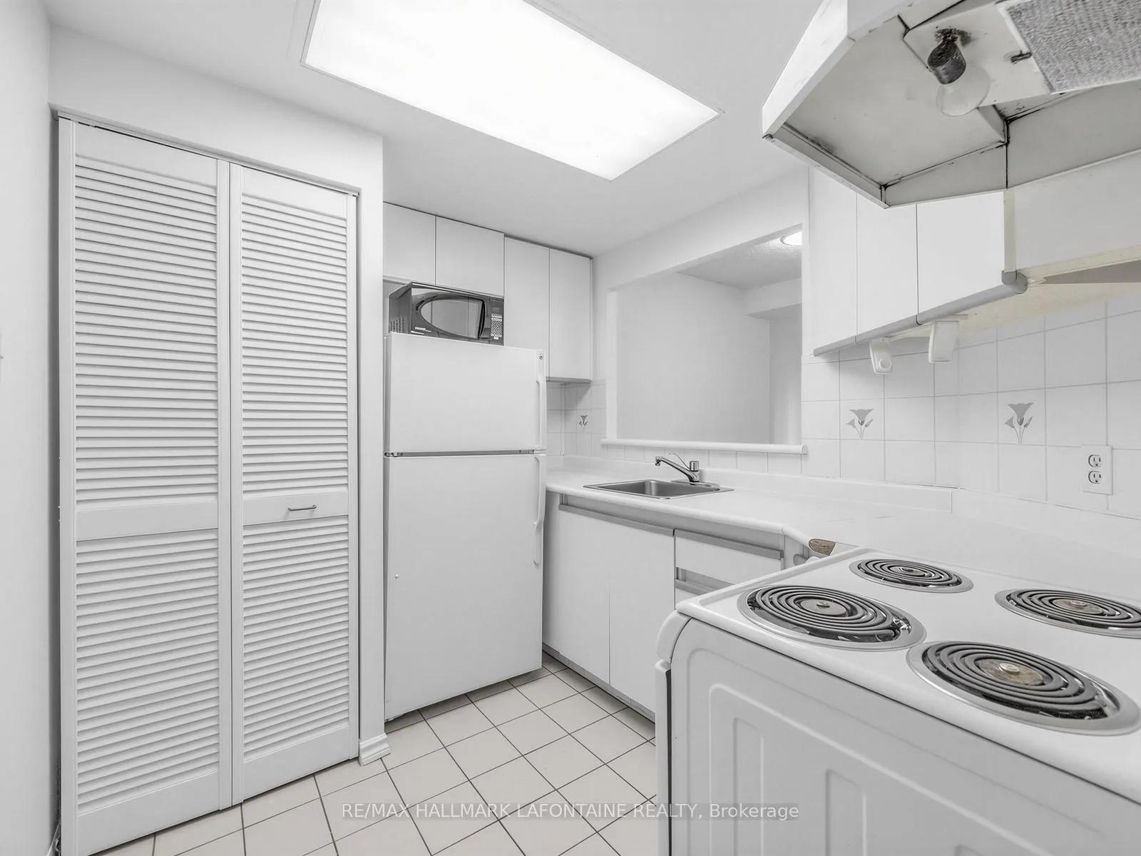 Photo 7 of Unit 504, 88 Charles Street E, Toronto, Church-Yonge Corridor — HOMEH