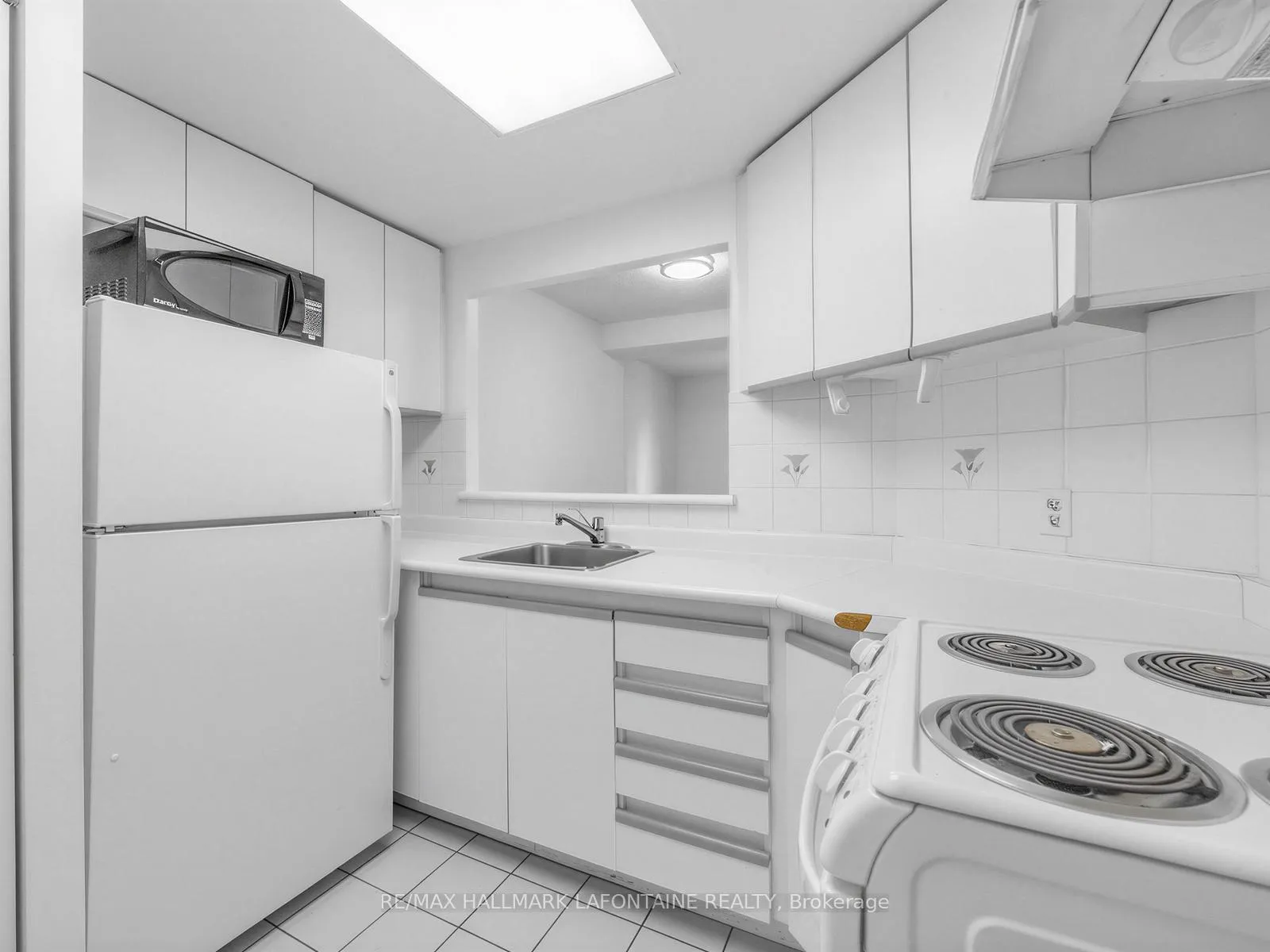 Photo 8 of Unit 504, 88 Charles Street E, Toronto, Church-Yonge Corridor — HOMEH
