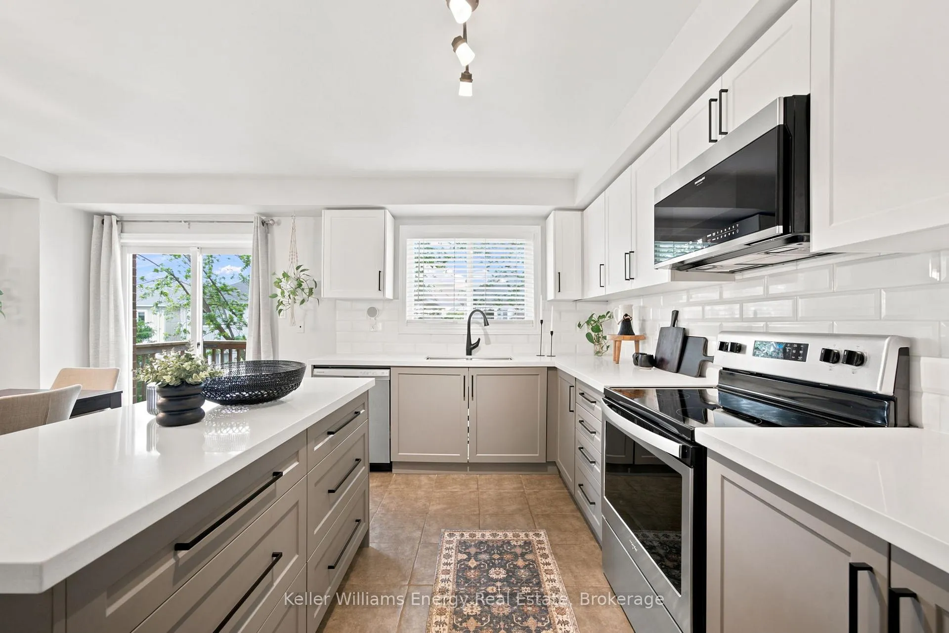 Photo 2 of 24 Katerson Lane, Clarington, Courtice — HOMEH