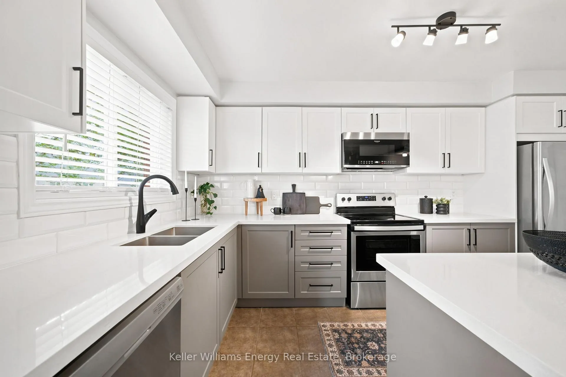 Photo 3 of 24 Katerson Lane, Clarington, Courtice — HOMEH