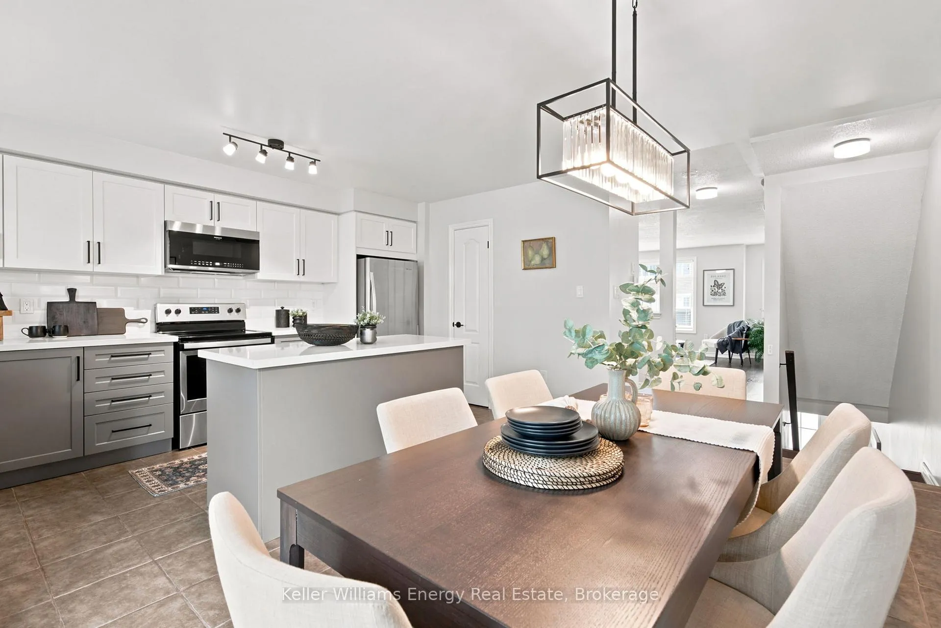 Photo 4 of 24 Katerson Lane, Clarington, Courtice — HOMEH