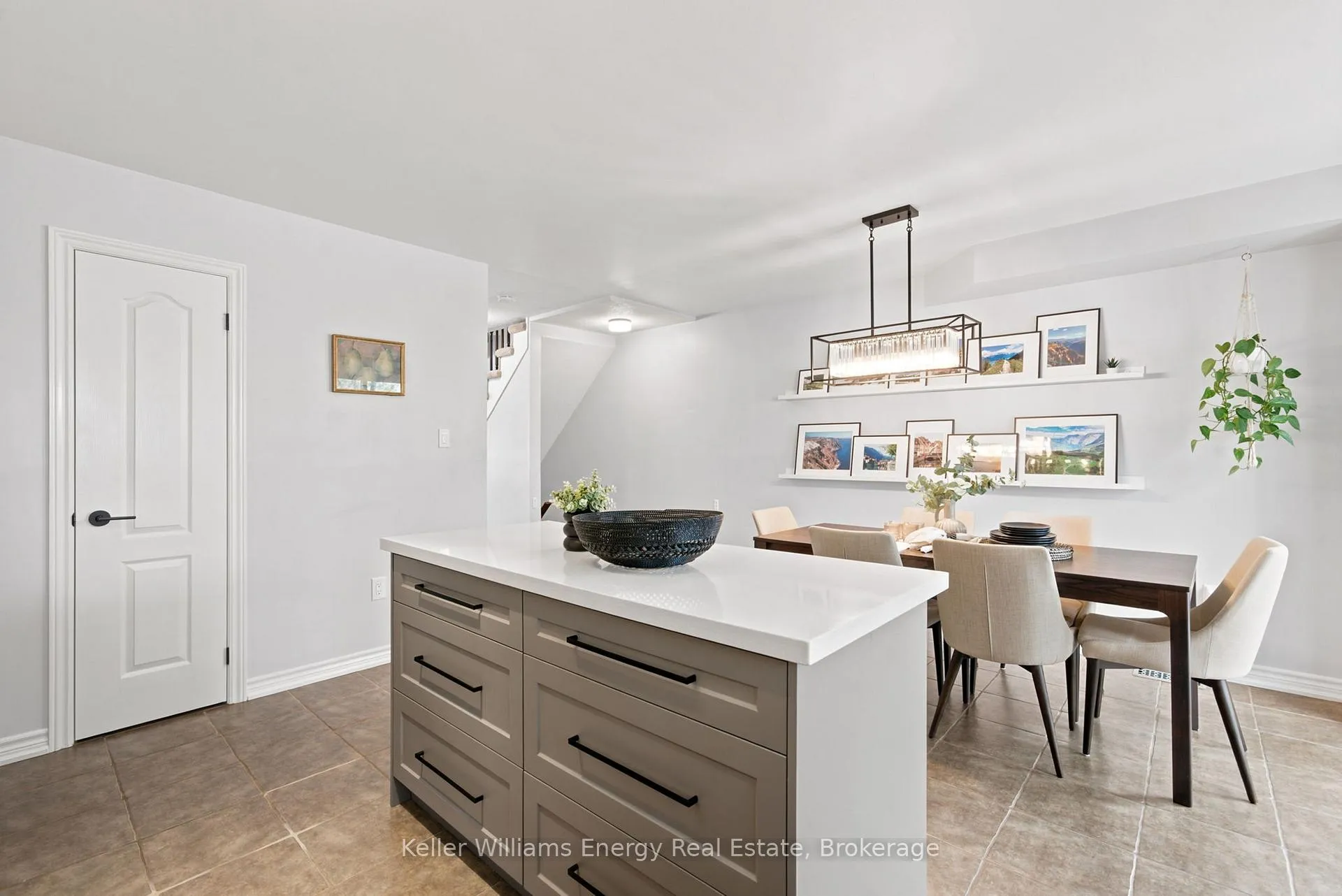 Photo 5 of 24 Katerson Lane, Clarington, Courtice — HOMEH