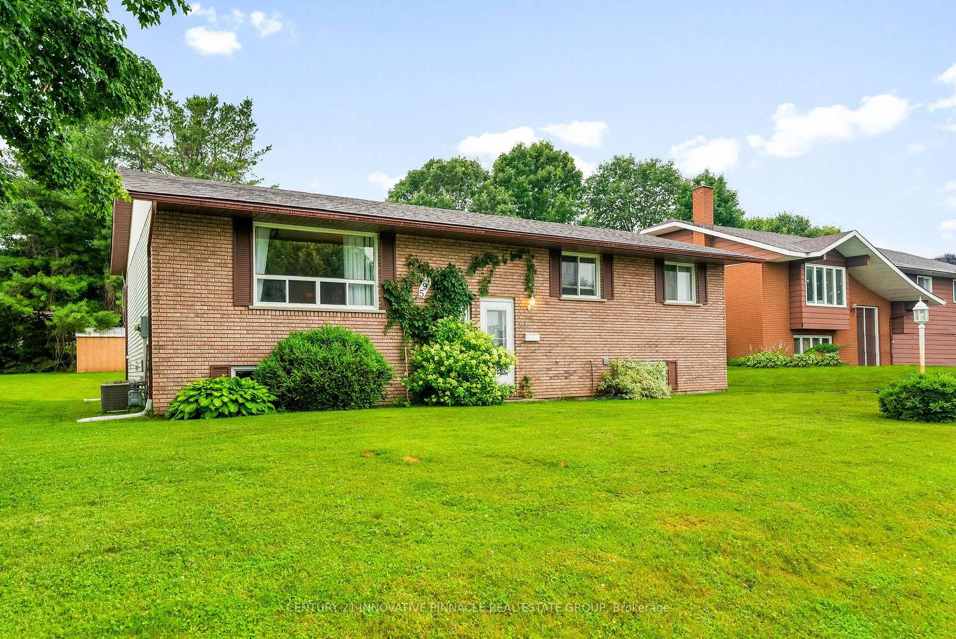 Photo 3 of 594 Herbert Street E, Pembroke, Pembroke — HOMEH