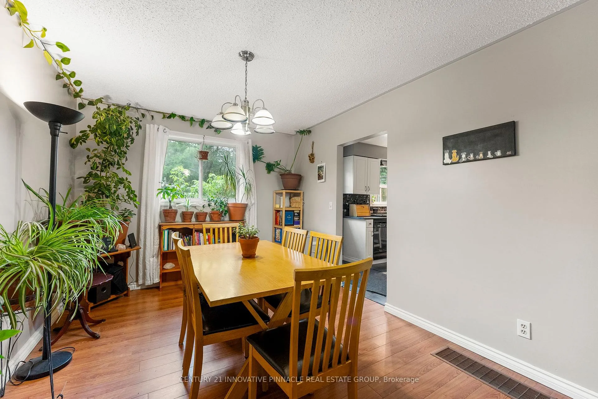 Photo 8 of 594 Herbert Street E, Pembroke, Pembroke — HOMEH