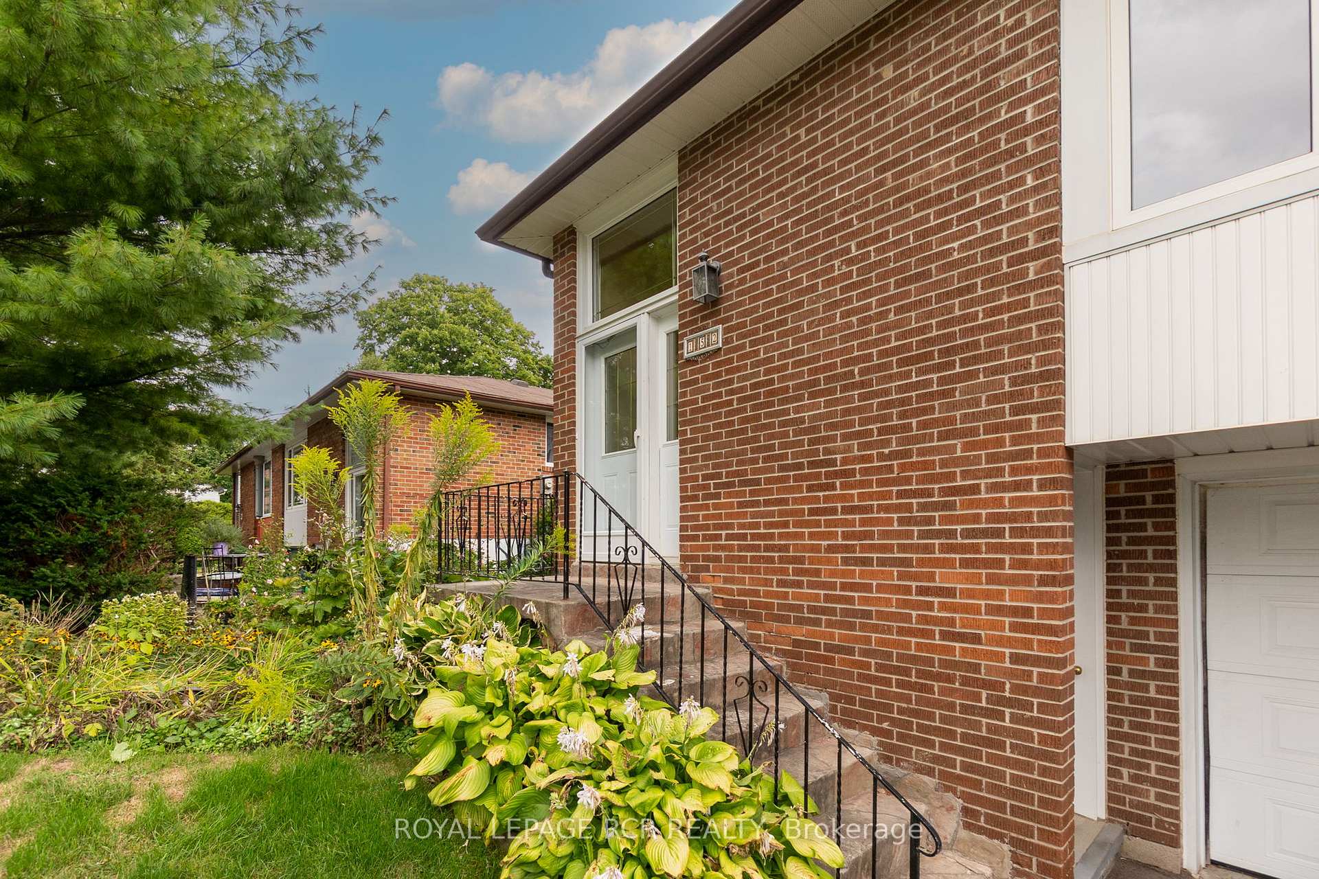Photo 2 of 152 Albert Street, Caledon, Bolton East — HOMEH