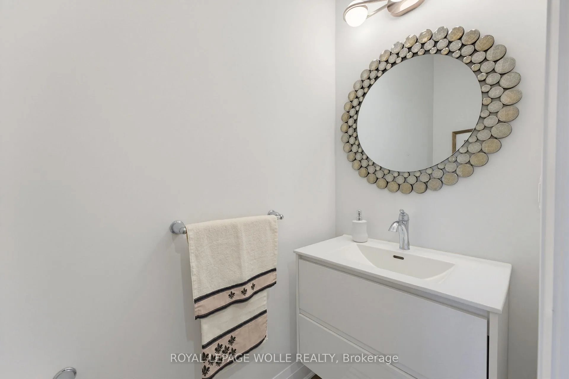 Photo 16 of 647 Blair Creek Drive, Kitchener, Doon South — HOMEH