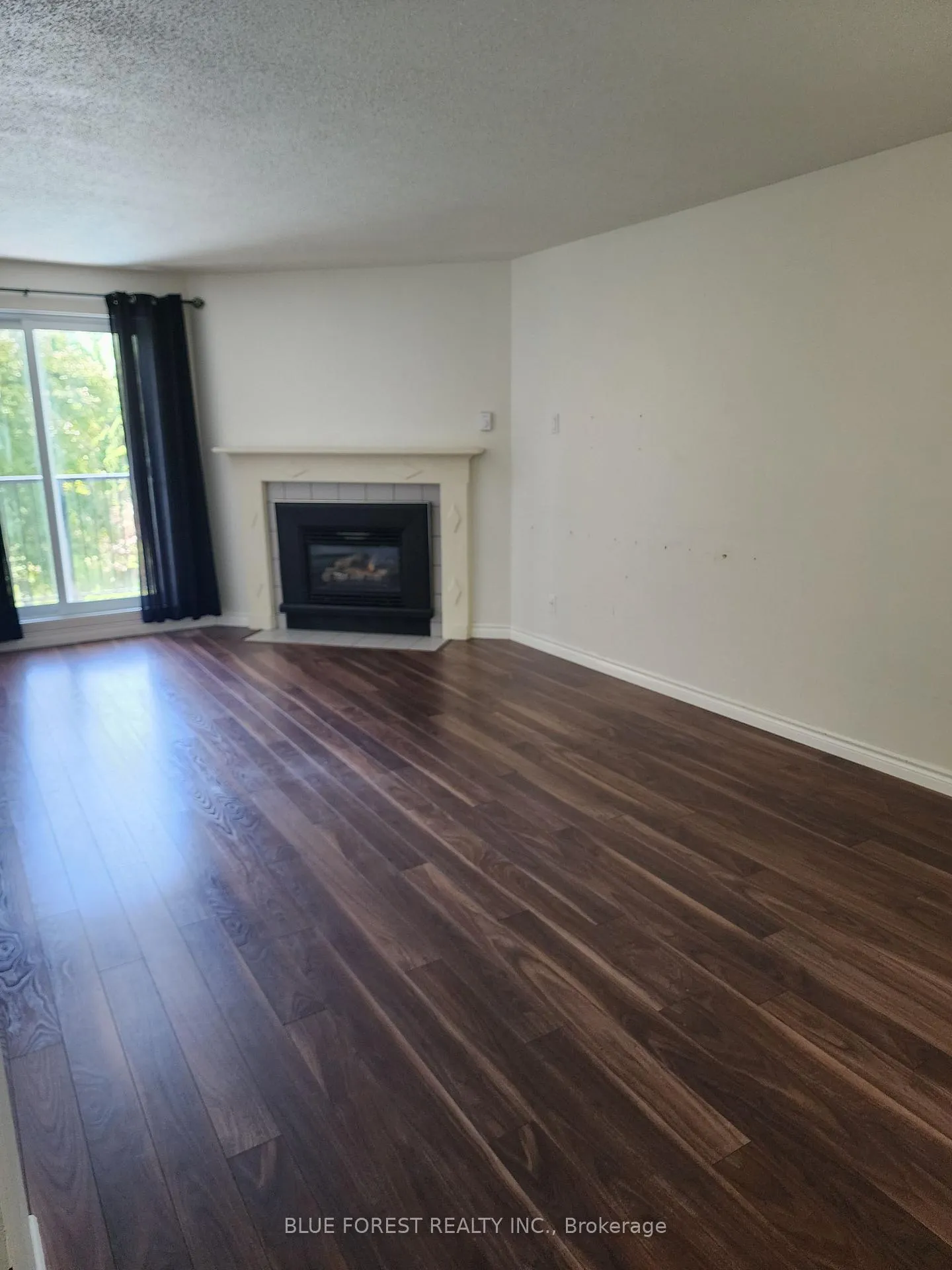 Photo 4 of Unit 210, 727 Deveron Crescent, London, South T — HOMEH