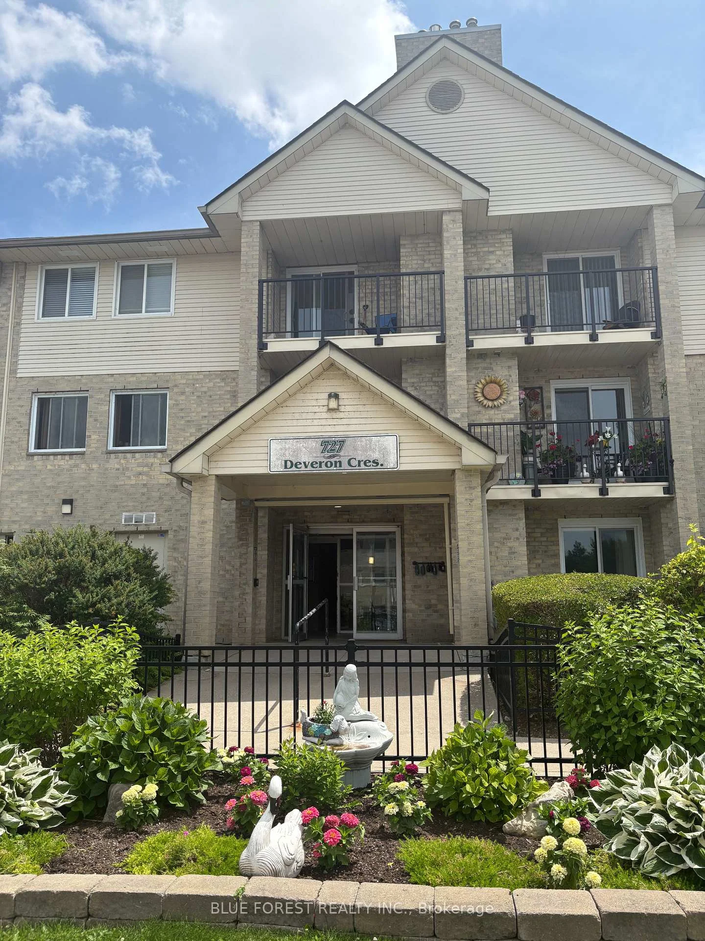 Photo of Unit 210, 727 Deveron Crescent