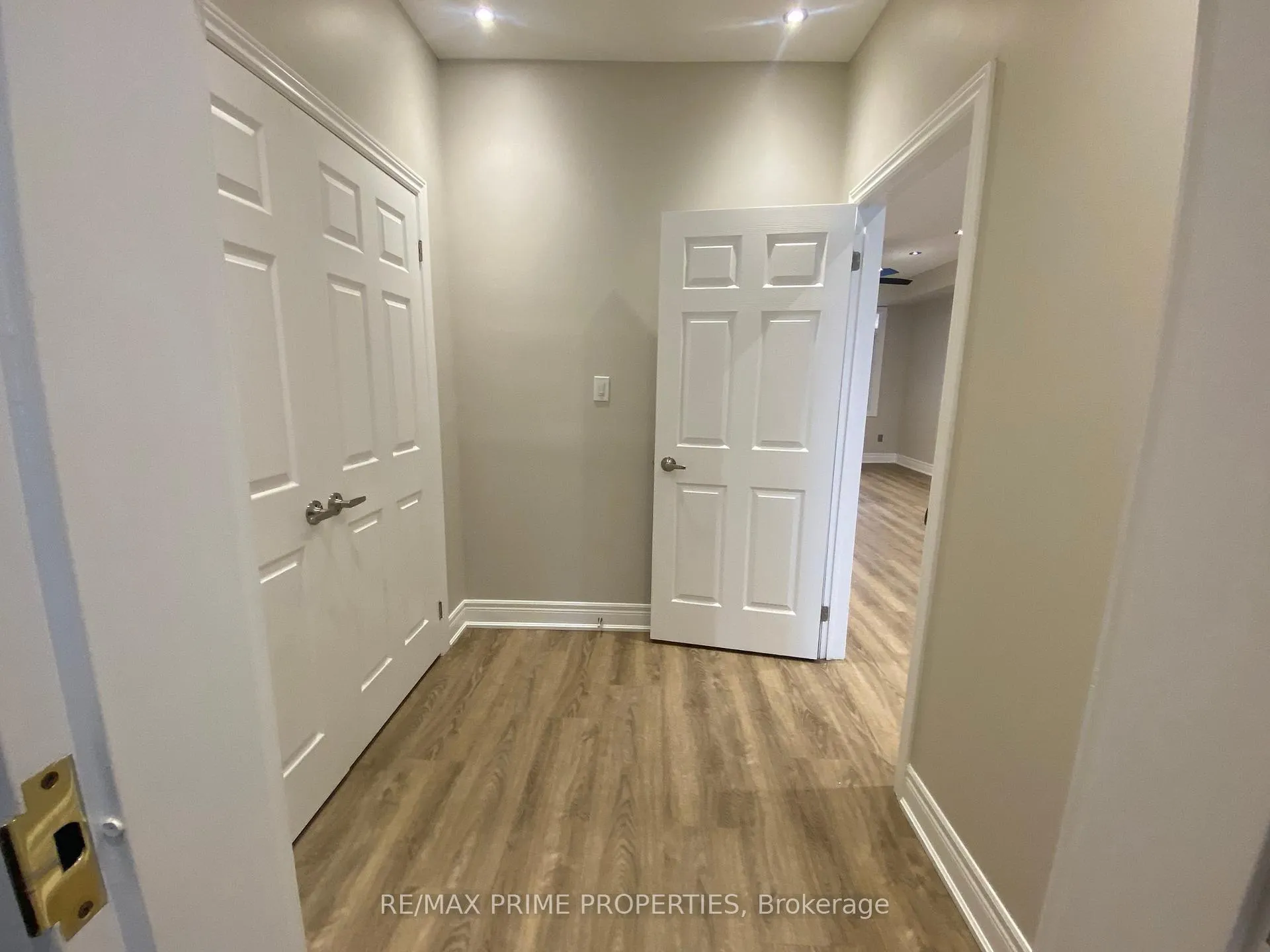 Photo 4 of Unit Main, 2929 Bur Oak Avenue, Markham, Cornell — HOMEH