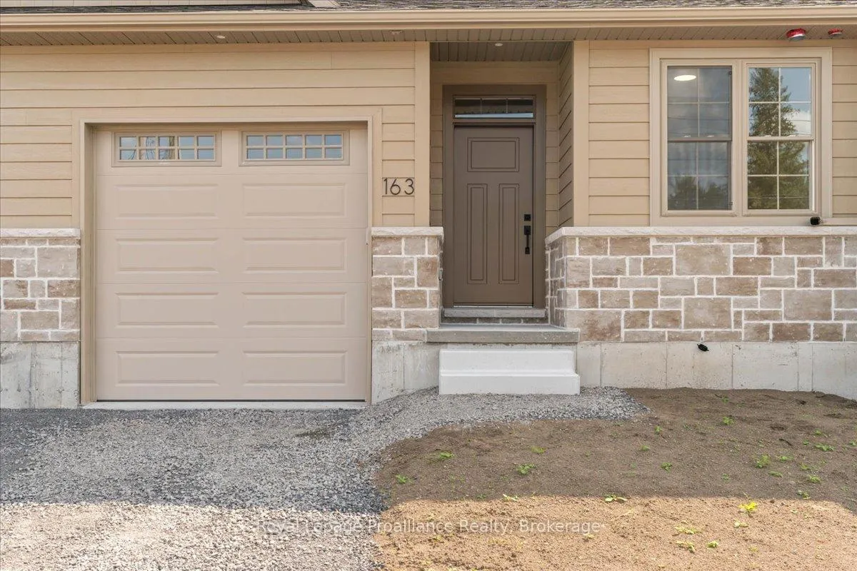 Photo 3 of 163 Pomeroy Avenue, Tweed, Tweed (Village) — HOMEH