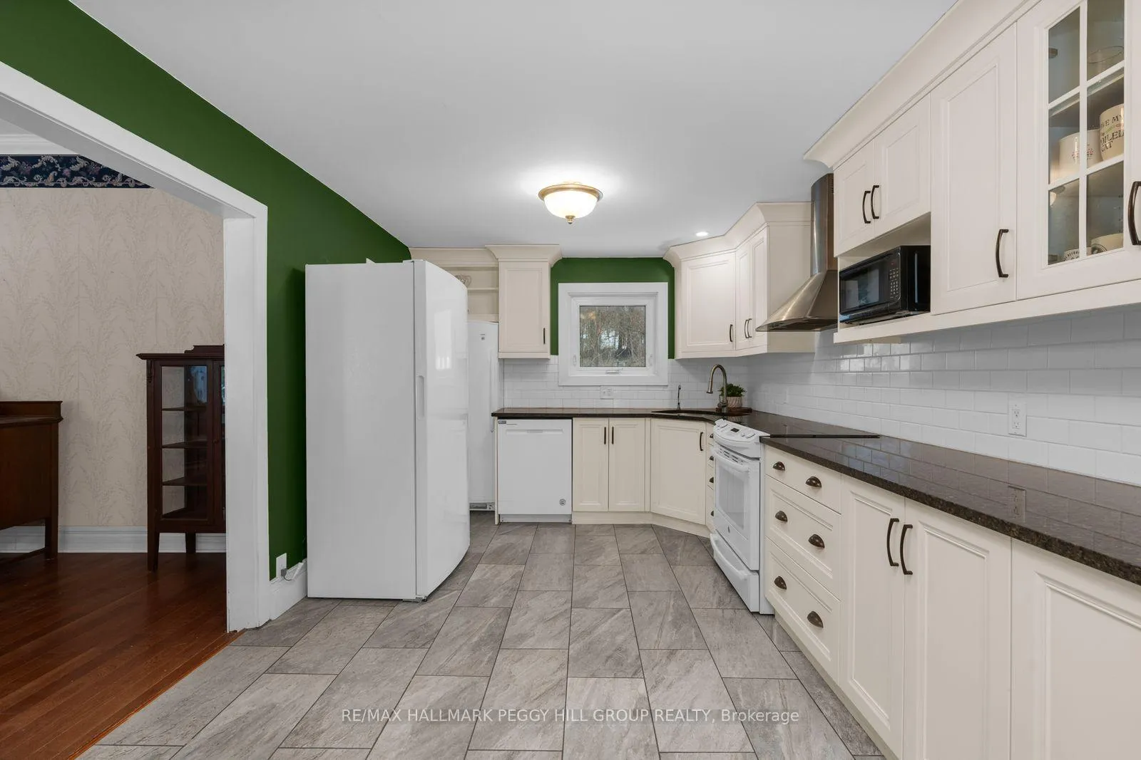 Photo 4 of 90 Doran Road, Springwater, Midhurst — HOMEH
