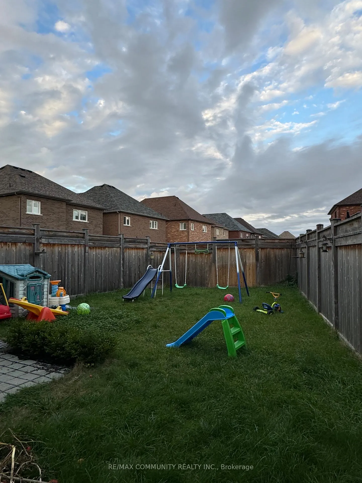 Photo 24 of 162 Walker Boulevard, New Tecumseth, Alliston — HOMEH