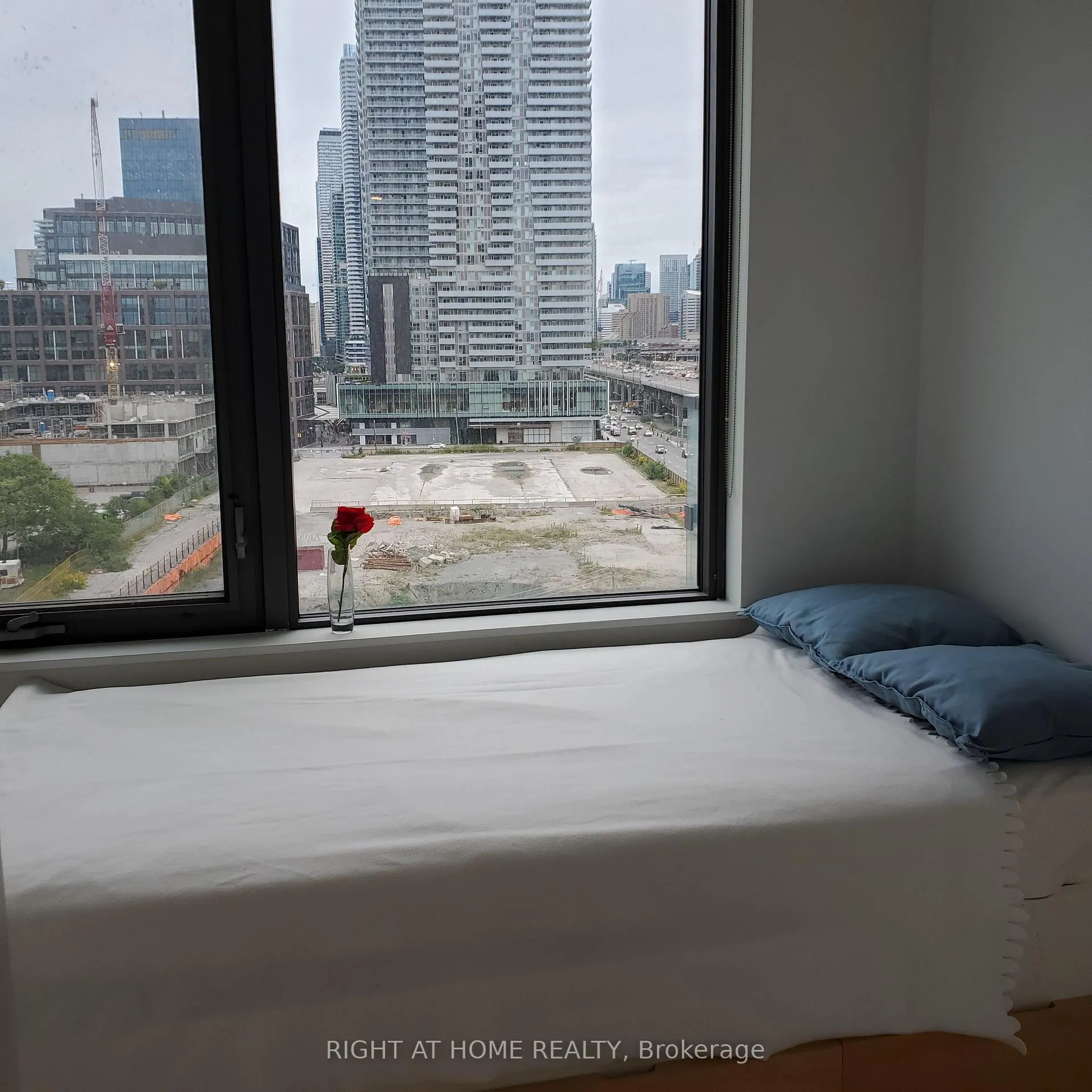 Photo 3 of Unit 824, 12 Bonnycastle Street, Toronto, Waterfront Communities — HOMEH