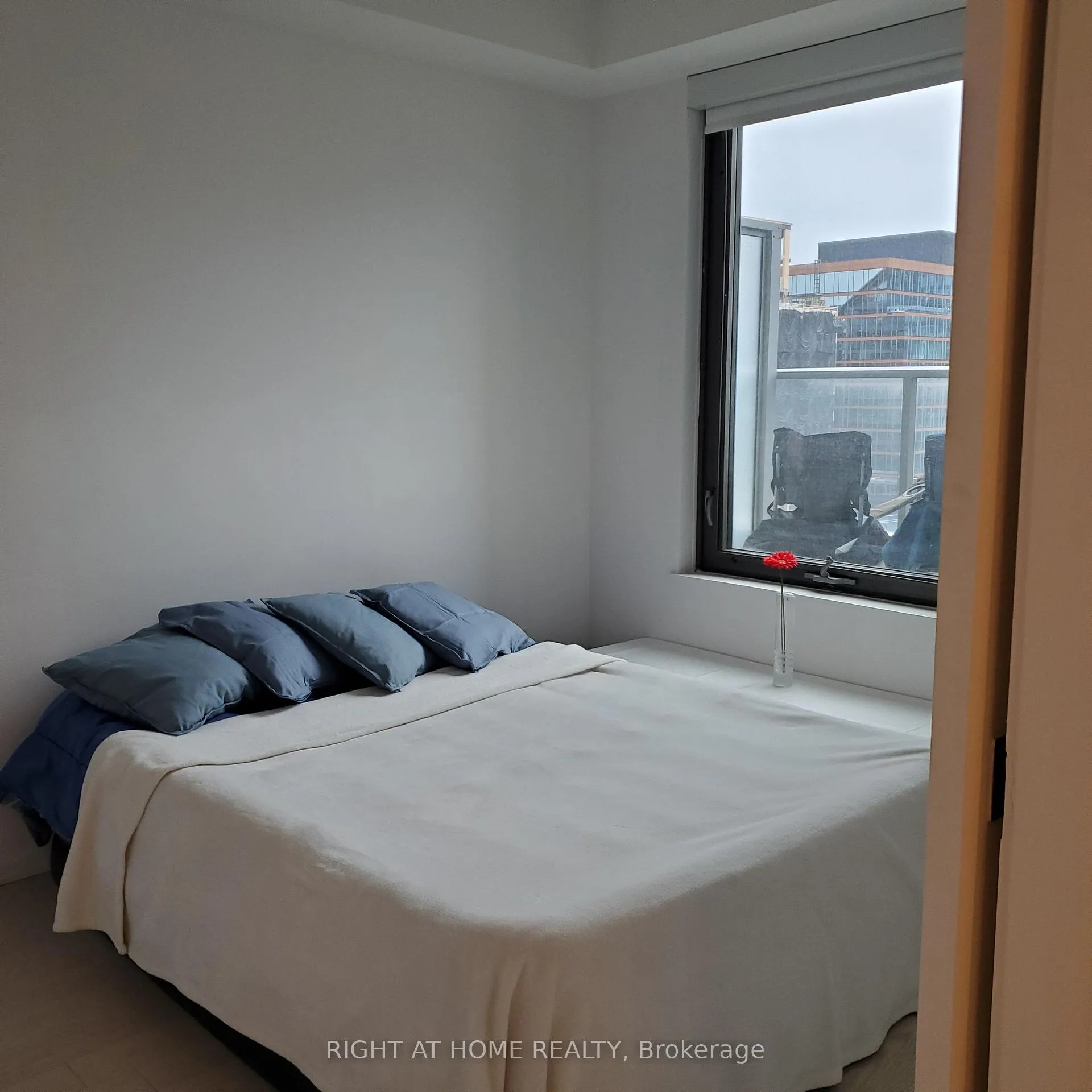Photo 4 of Unit 824, 12 Bonnycastle Street, Toronto, Waterfront Communities — HOMEH
