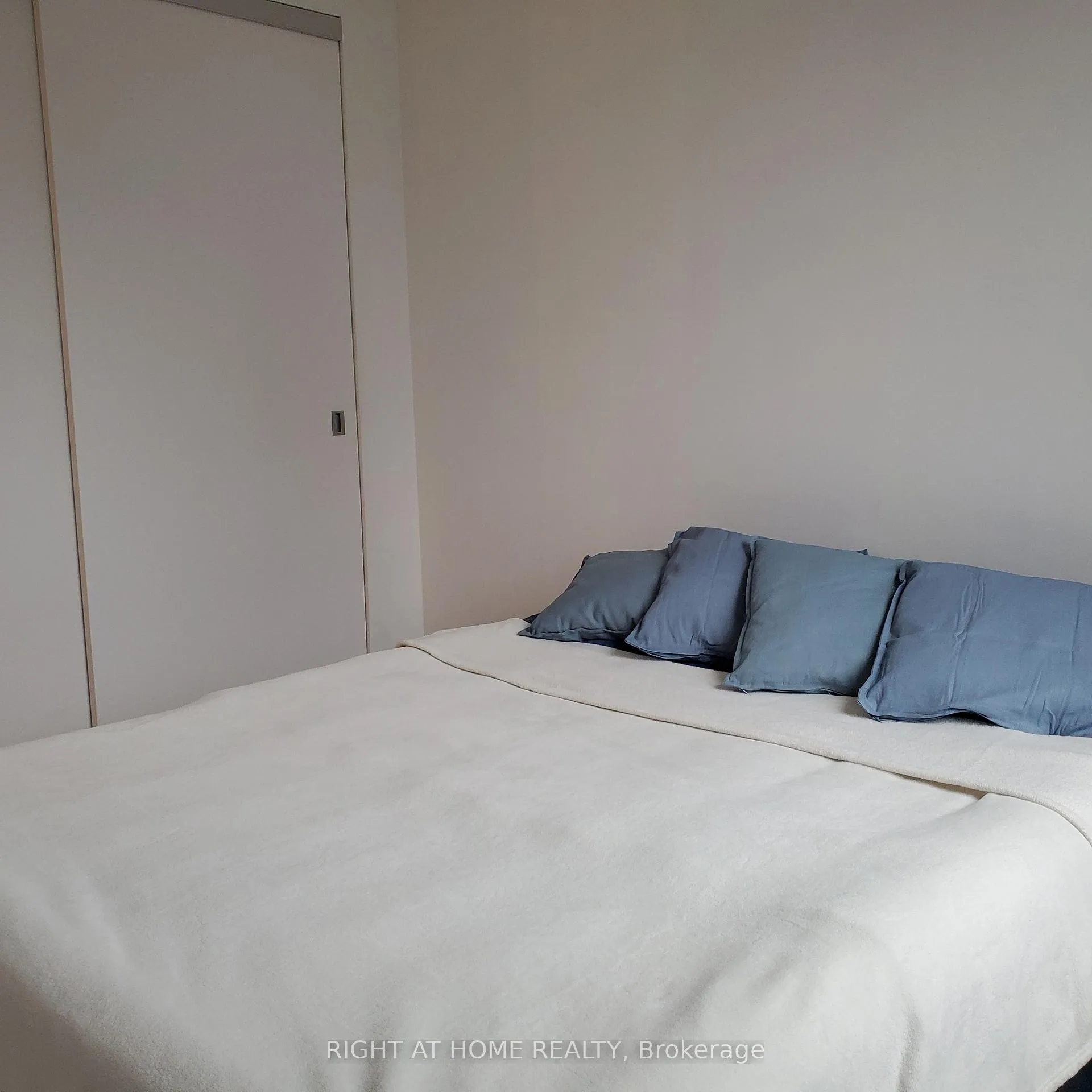 Photo 5 of Unit 824, 12 Bonnycastle Street, Toronto, Waterfront Communities — HOMEH