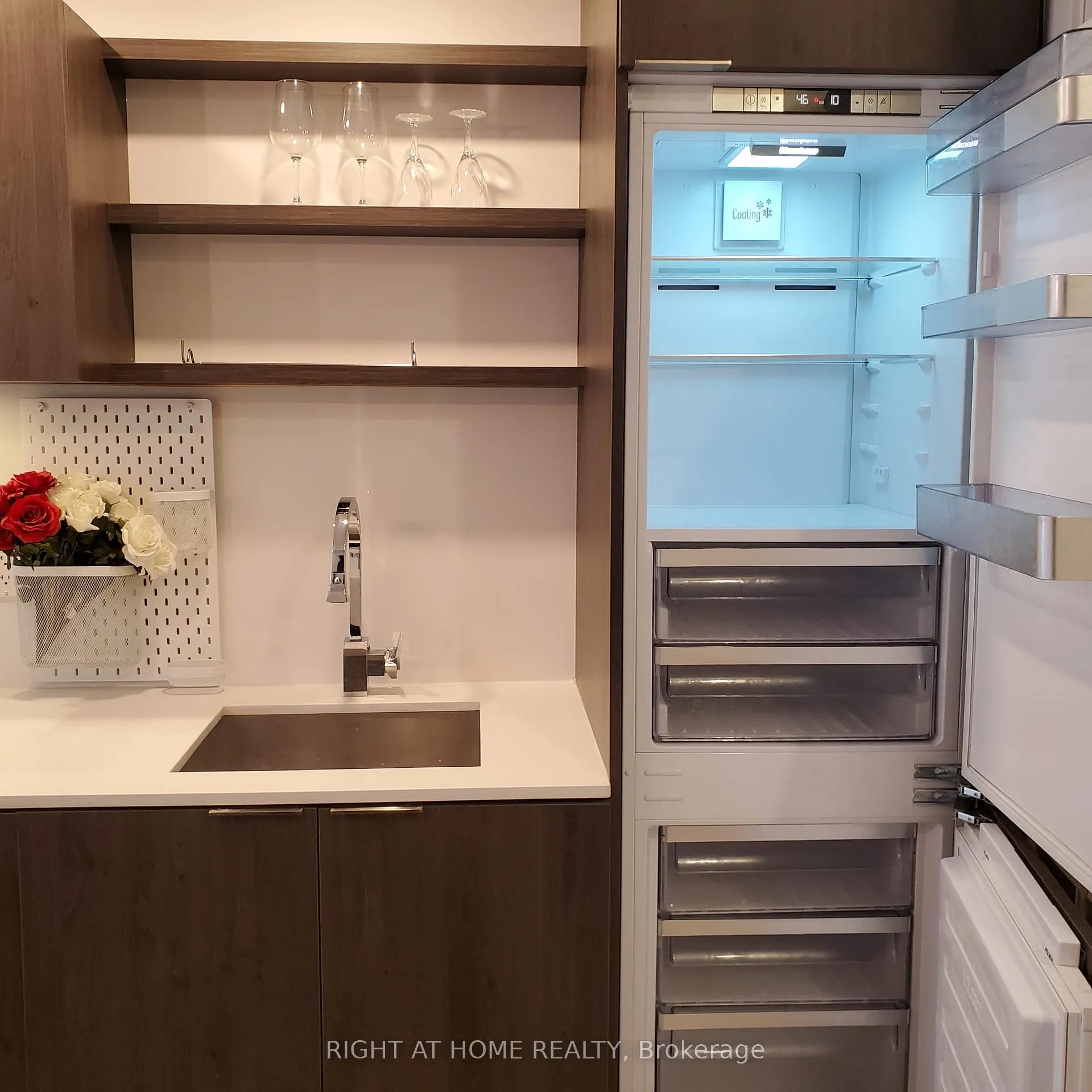 Photo 10 of Unit 824, 12 Bonnycastle Street, Toronto, Waterfront Communities — HOMEH