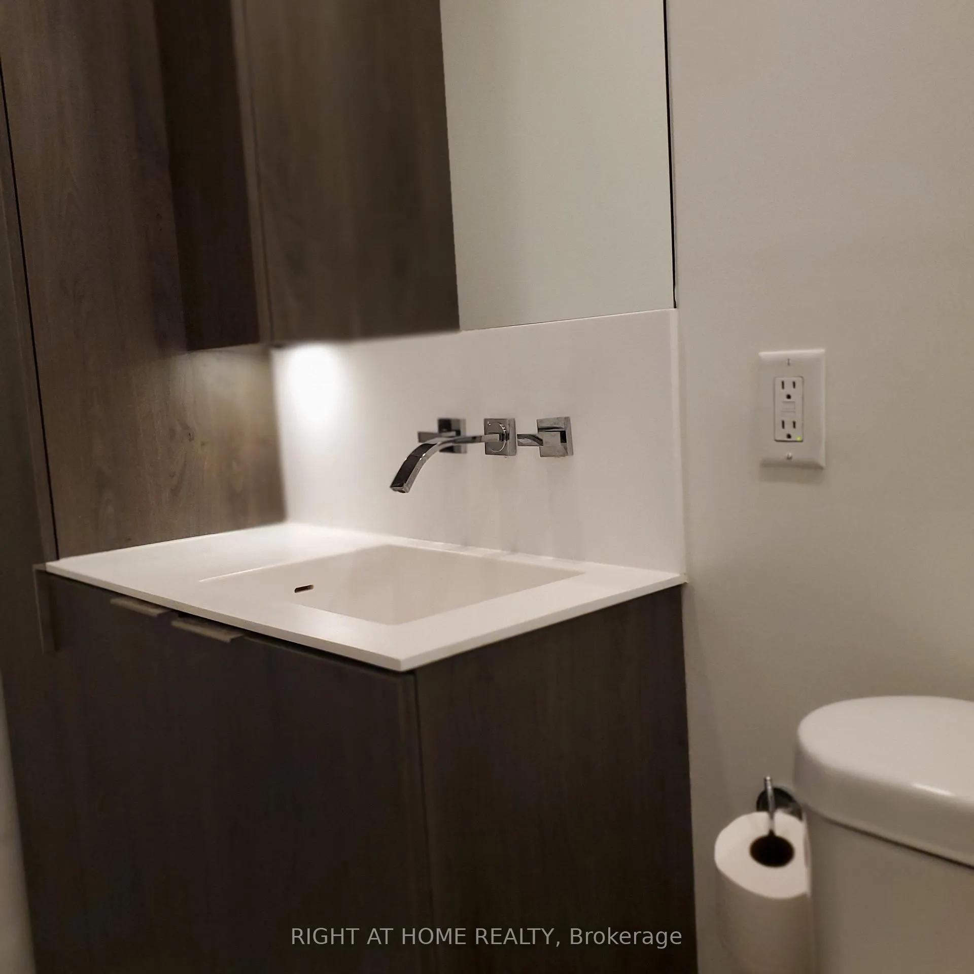 Photo 17 of Unit 824, 12 Bonnycastle Street, Toronto, Waterfront Communities — HOMEH