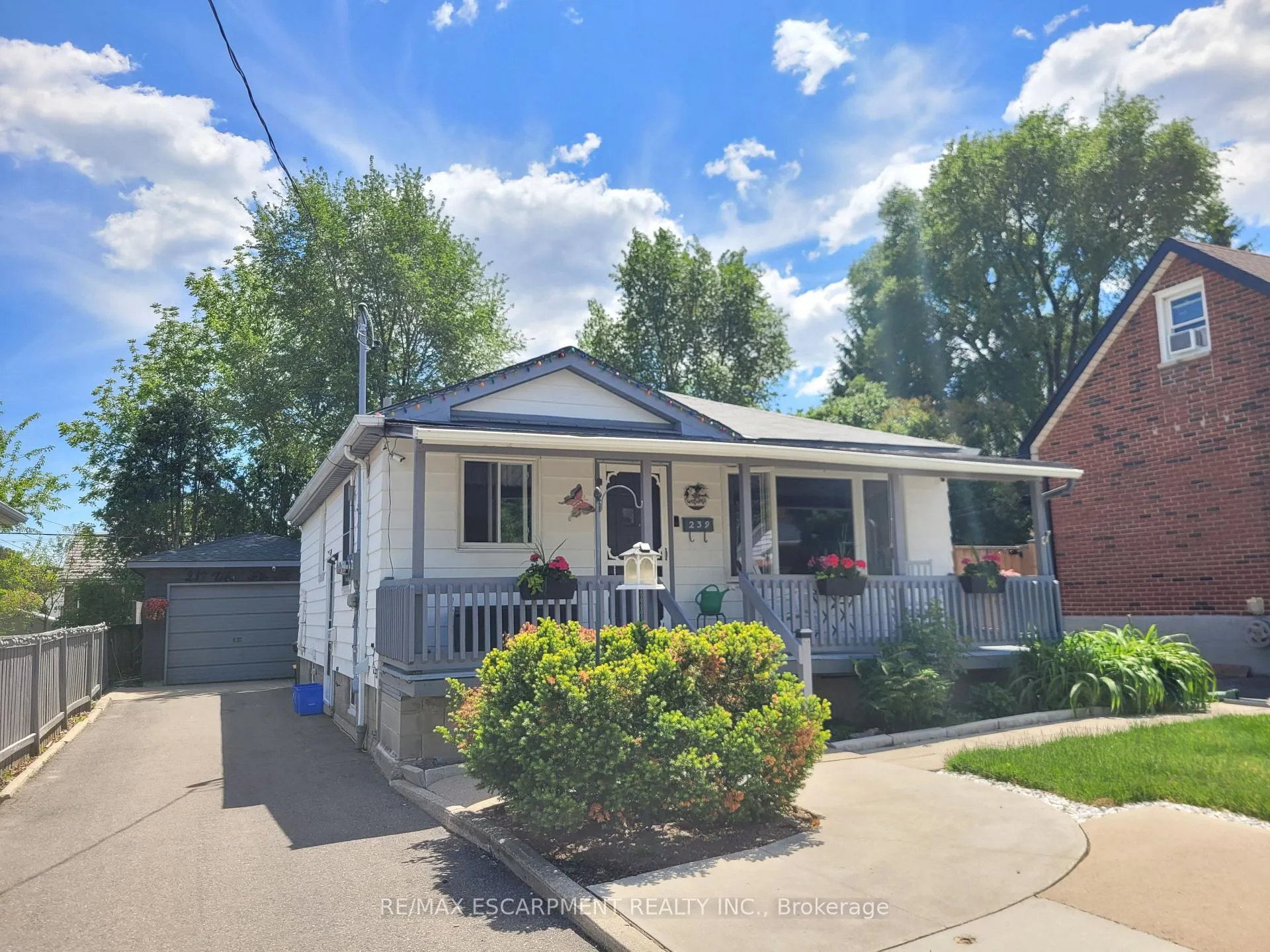 Photo 2 of 239 West 18TH Street, Hamilton, Buchanan — HOMEH