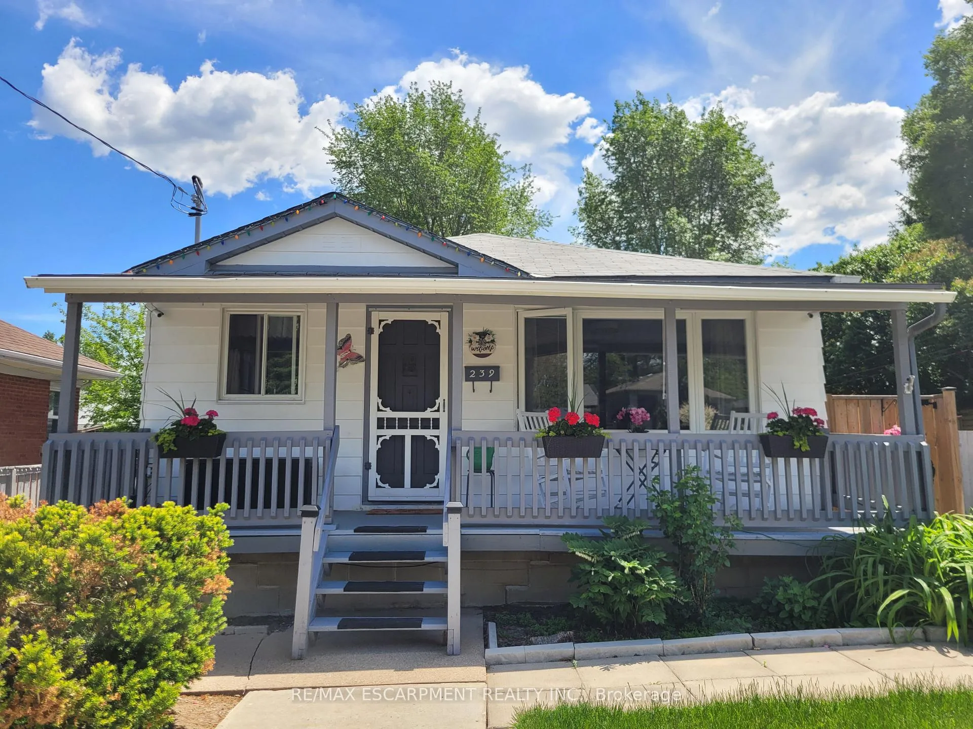 Photo 3 of 239 West 18TH Street, Hamilton, Buchanan — HOMEH
