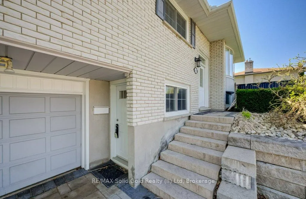 Photo 2 of 682 Glen Forrest Boulevard, Waterloo — HOMEH