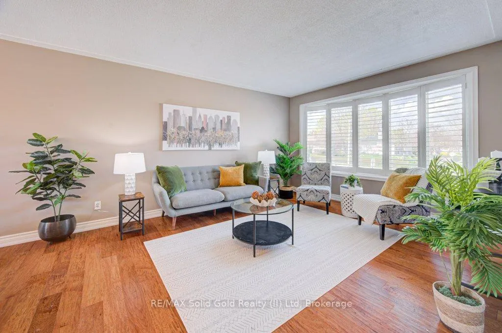 Photo 3 of 682 Glen Forrest Boulevard, Waterloo — HOMEH
