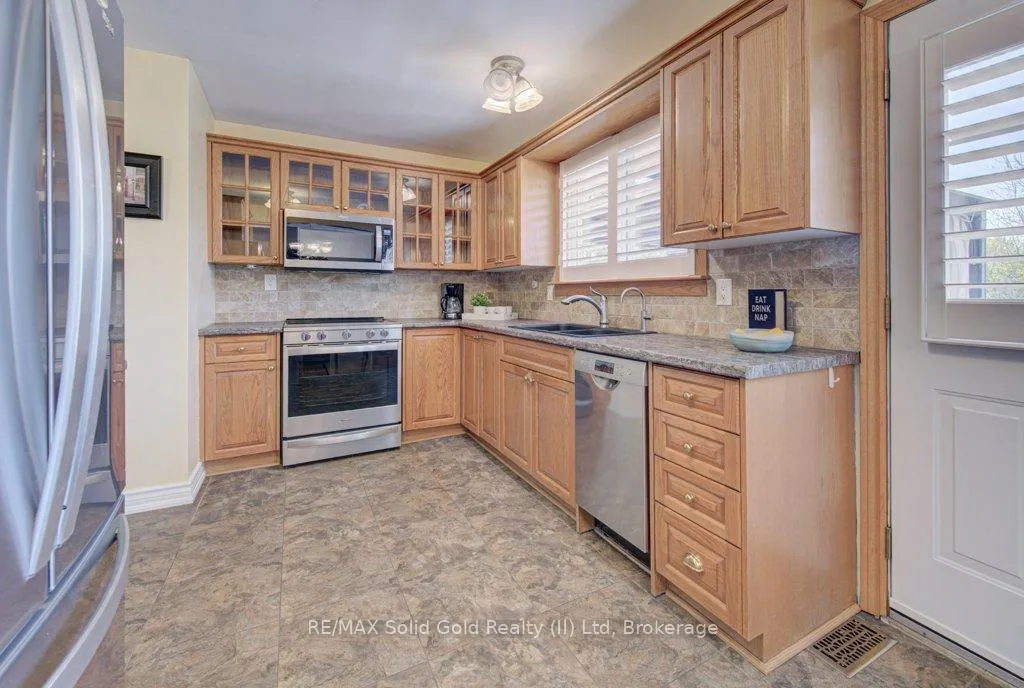 Photo 6 of 682 Glen Forrest Boulevard, Waterloo — HOMEH