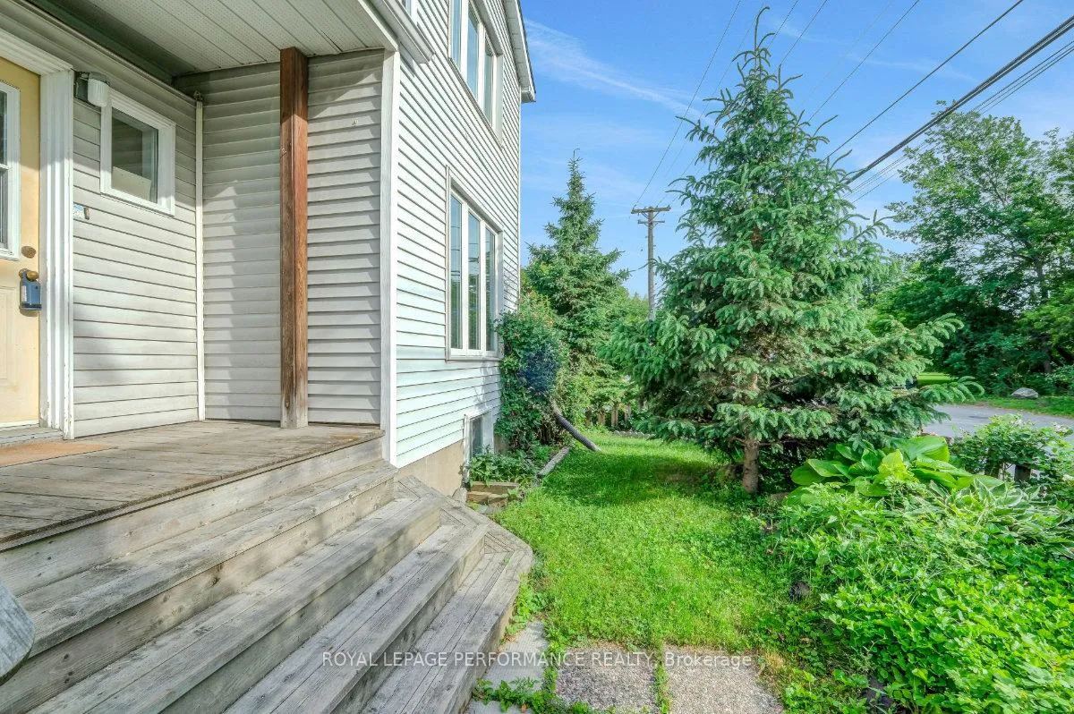 Photo 3 of 1141 North River Road, Ottawa, Overbrook — HOMEH