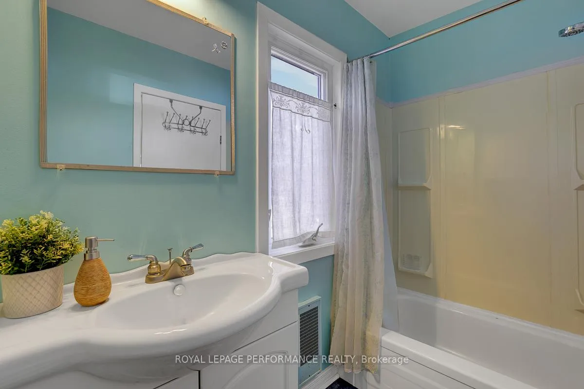 Photo 20 of 1141 North River Road, Ottawa, Overbrook — HOMEH