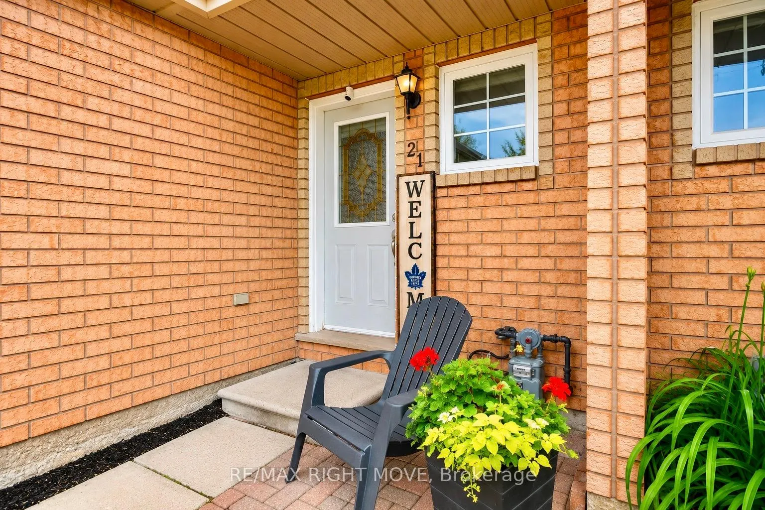 Photo 3 of 21 Michael Crescent, Barrie, East Bayfield — HOMEH