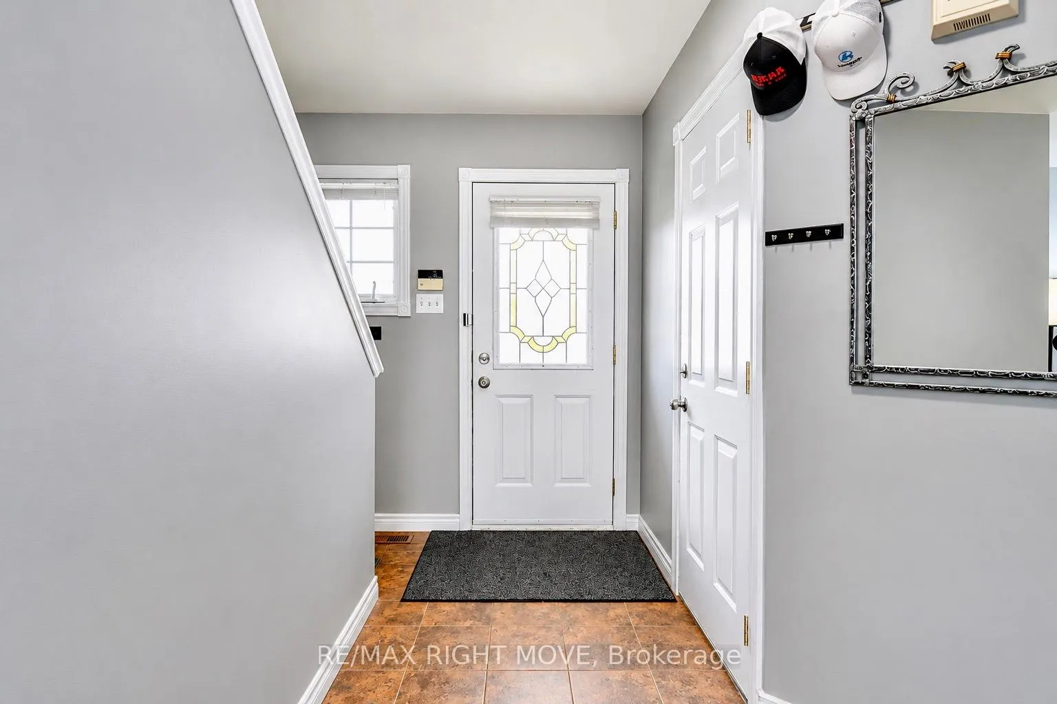 Photo 4 of 21 Michael Crescent, Barrie, East Bayfield — HOMEH