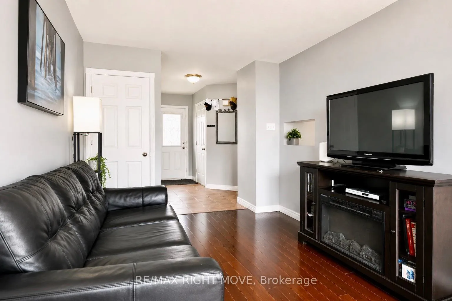 Photo 7 of 21 Michael Crescent, Barrie, East Bayfield — HOMEH