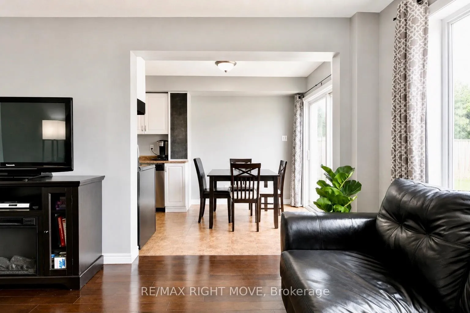 Photo 9 of 21 Michael Crescent, Barrie, East Bayfield — HOMEH