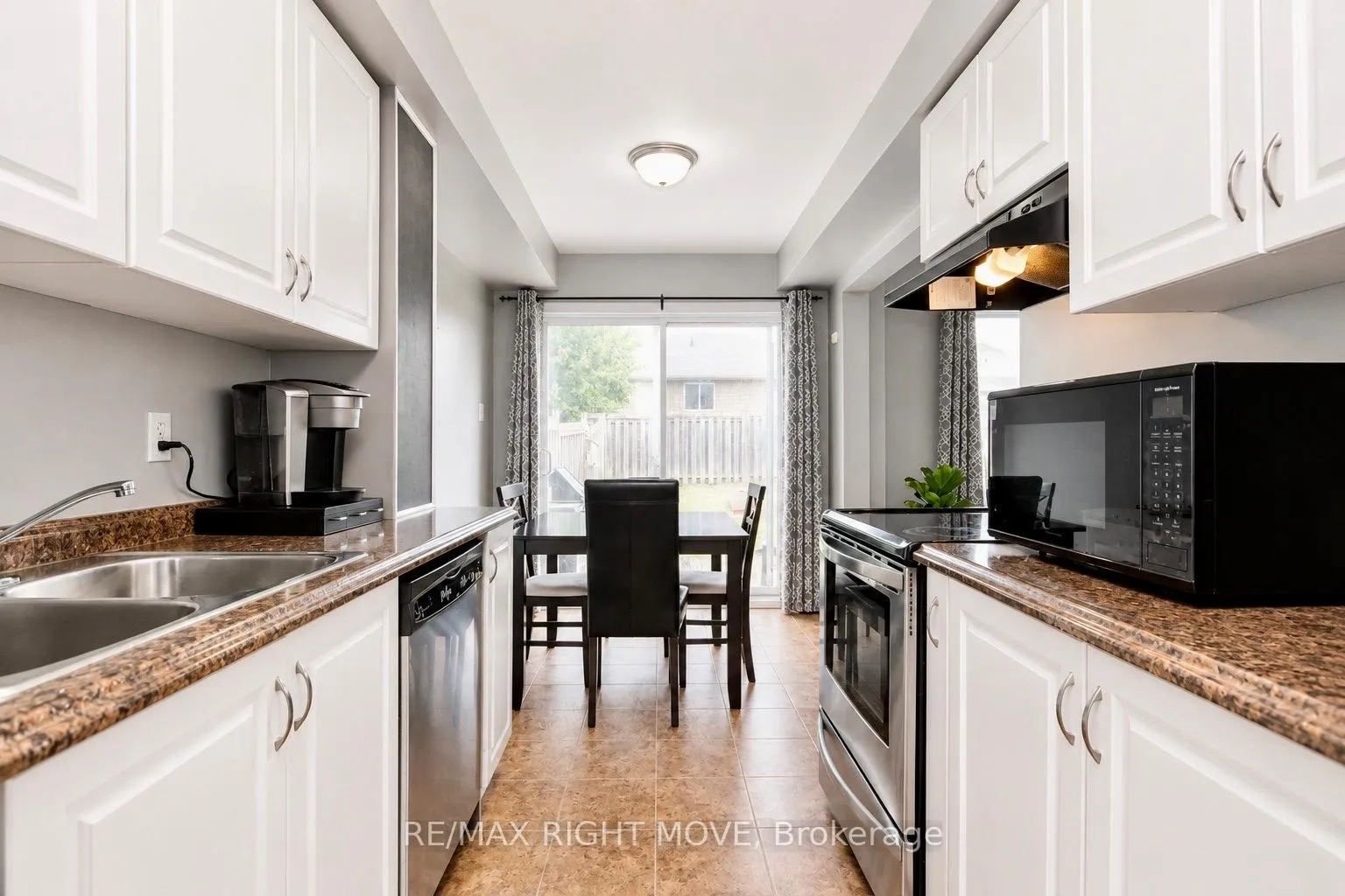 Photo 12 of 21 Michael Crescent, Barrie, East Bayfield — HOMEH