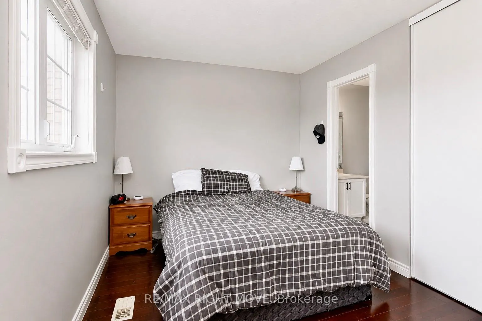 Photo 14 of 21 Michael Crescent, Barrie, East Bayfield — HOMEH
