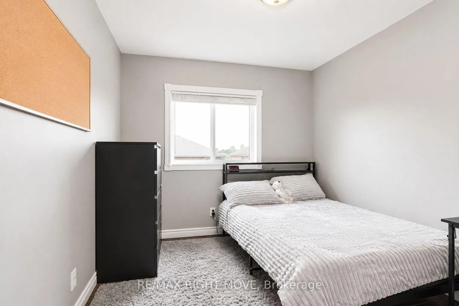 Photo 18 of 21 Michael Crescent, Barrie, East Bayfield — HOMEH