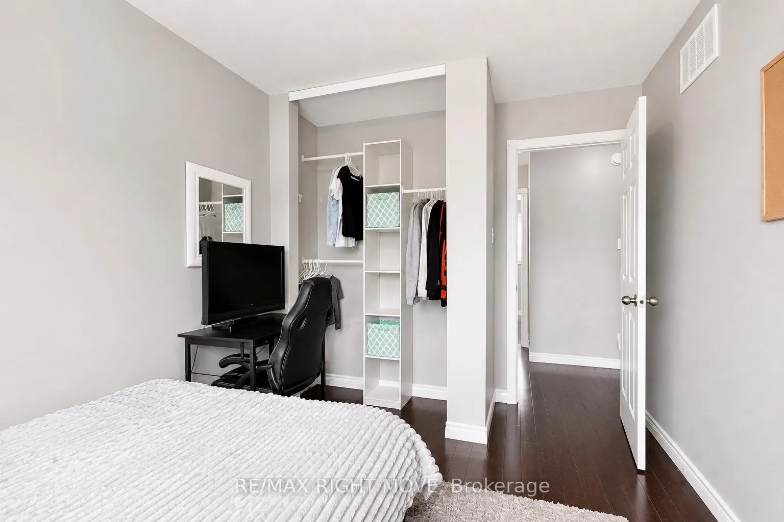 Photo 19 of 21 Michael Crescent, Barrie, East Bayfield — HOMEH