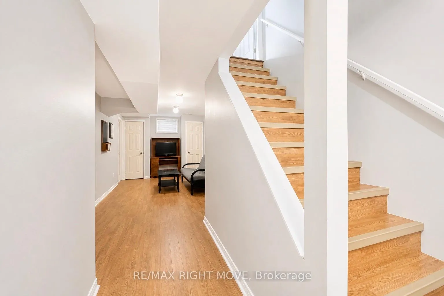 Photo 20 of 21 Michael Crescent, Barrie, East Bayfield — HOMEH