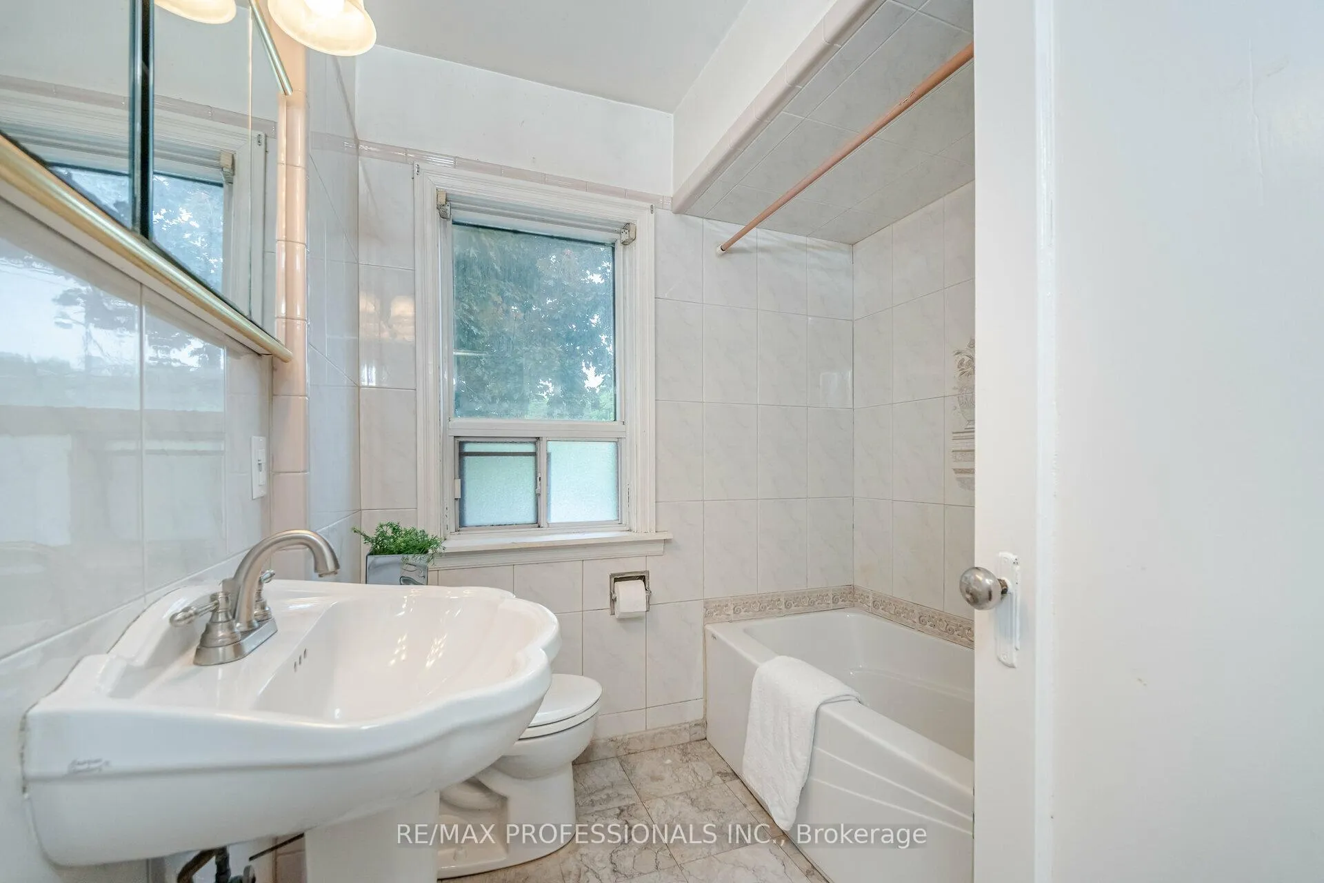 Photo 22 of 111 Keele Street, Toronto, High Park North — HOMEH