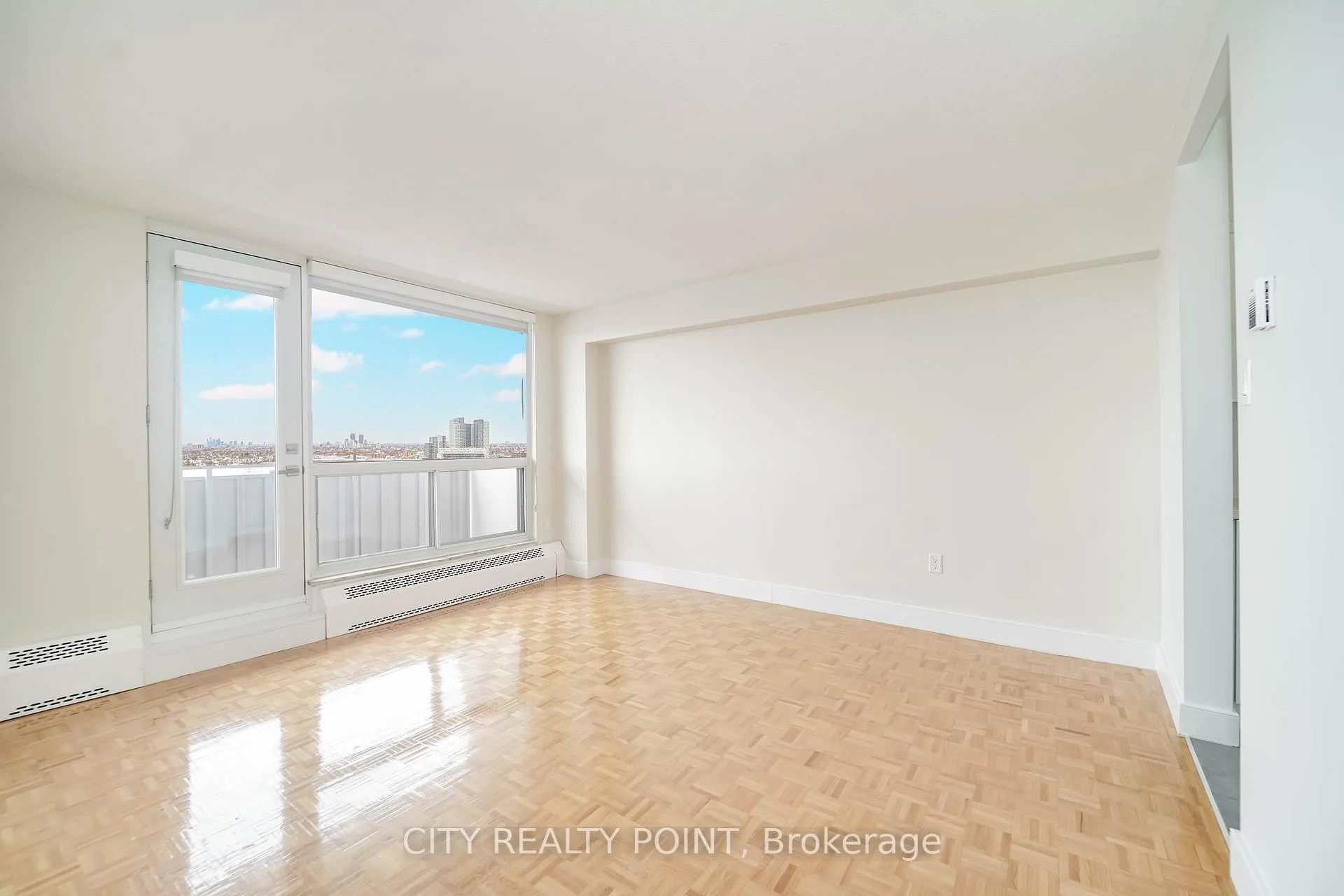 Photo 4 of Unit 706, 666 Spadina Avenue, Toronto, University — HOMEH
