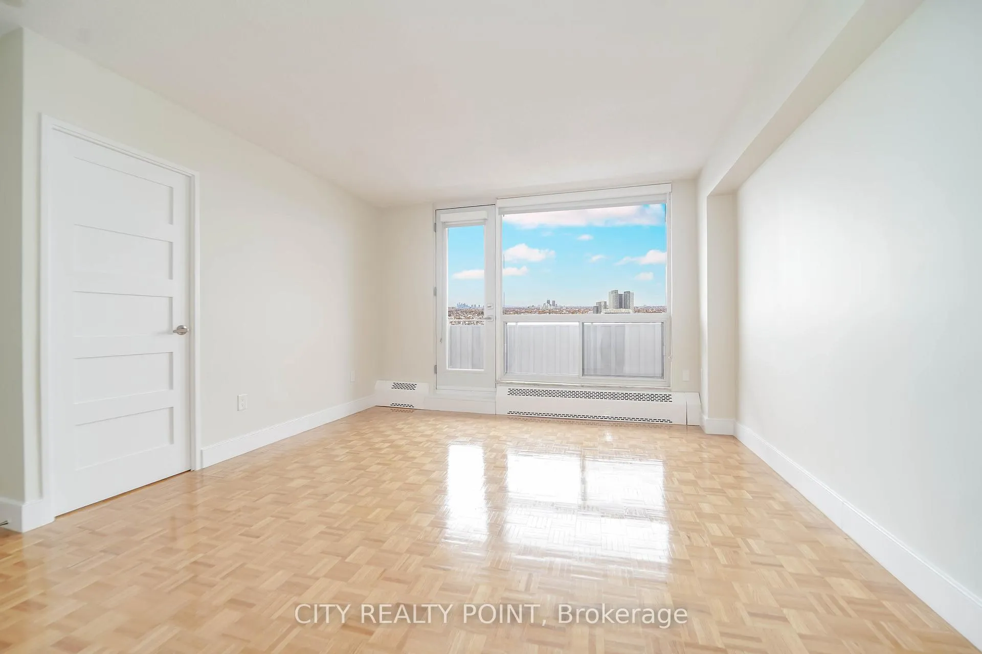 Photo 5 of Unit 706, 666 Spadina Avenue, Toronto, University — HOMEH