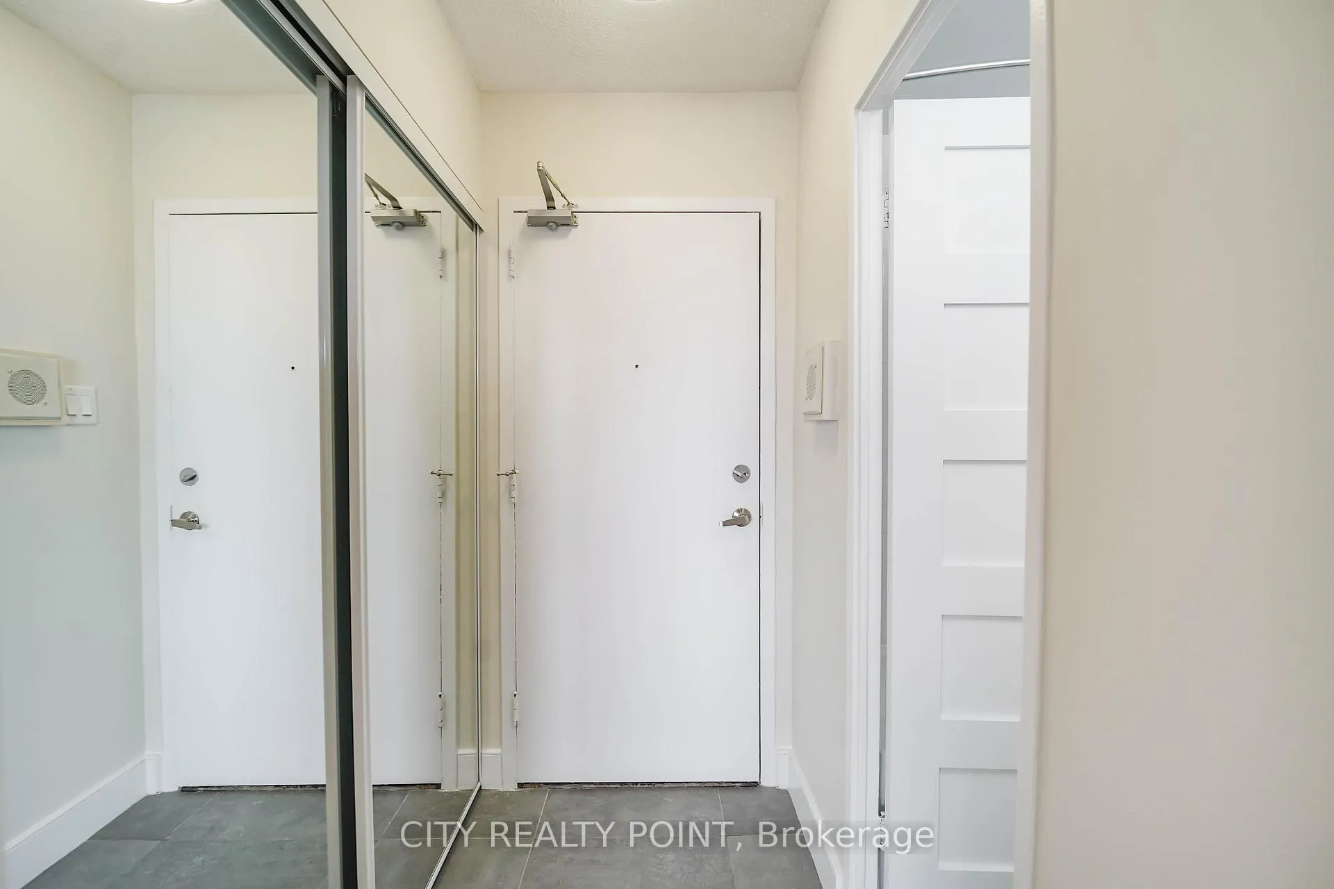 Photo 6 of Unit 706, 666 Spadina Avenue, Toronto, University — HOMEH