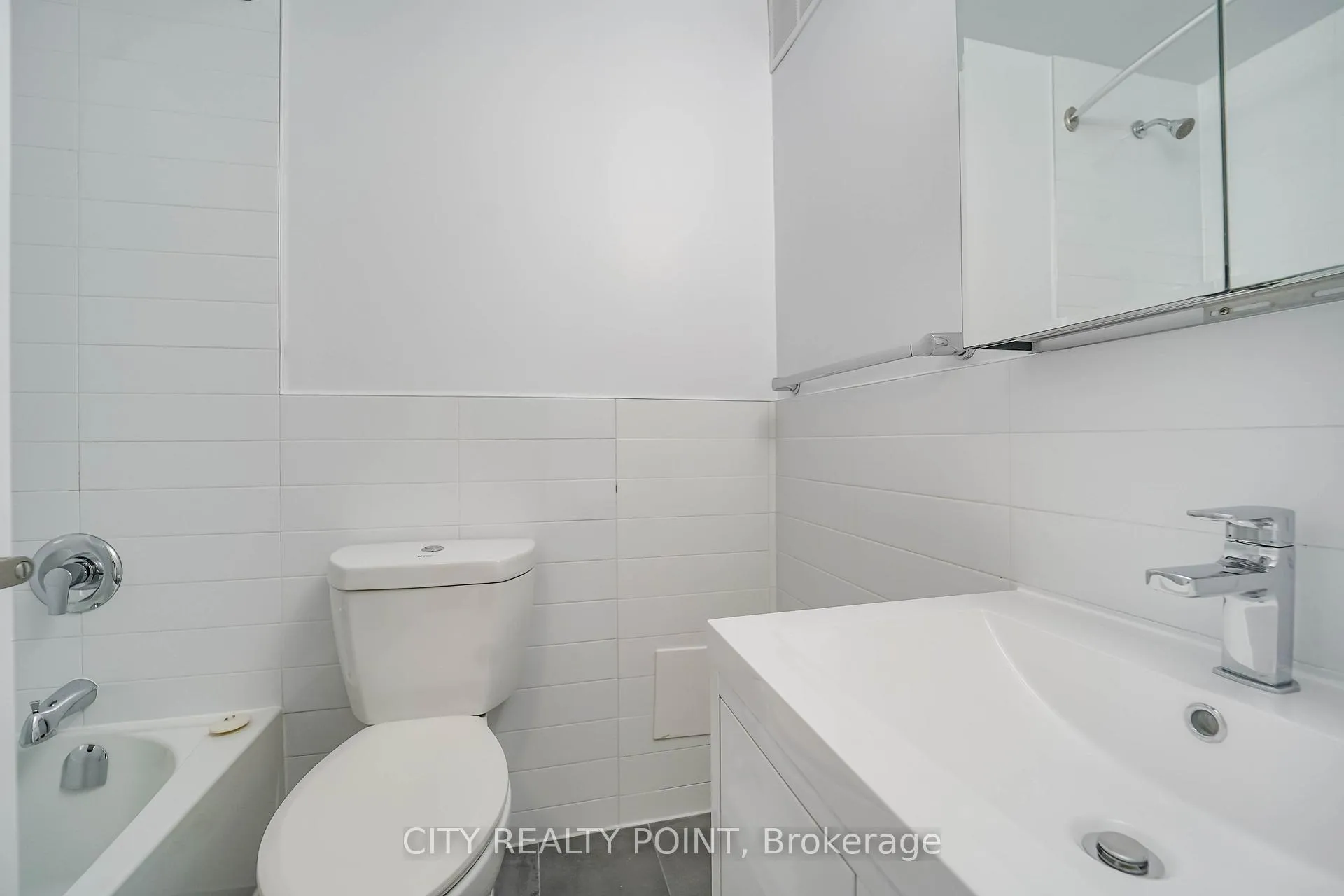 Photo 10 of Unit 706, 666 Spadina Avenue, Toronto, University — HOMEH