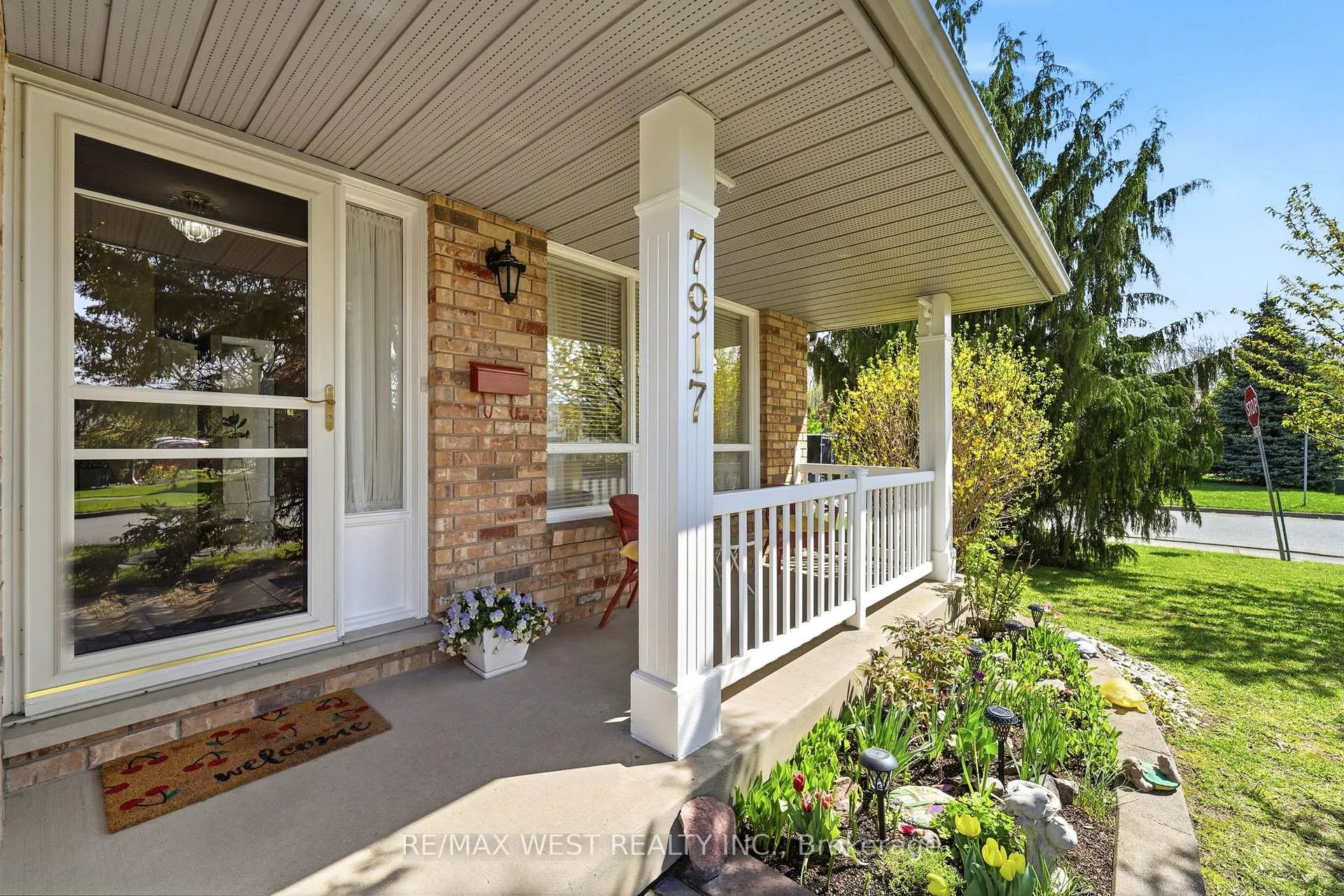 Photo 3 of 7917 Ethel Street, Niagara Falls, West Wood — HOMEH