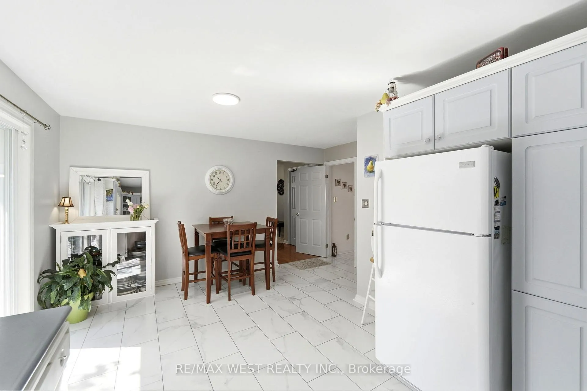 Photo 7 of 7917 Ethel Street, Niagara Falls, West Wood — HOMEH