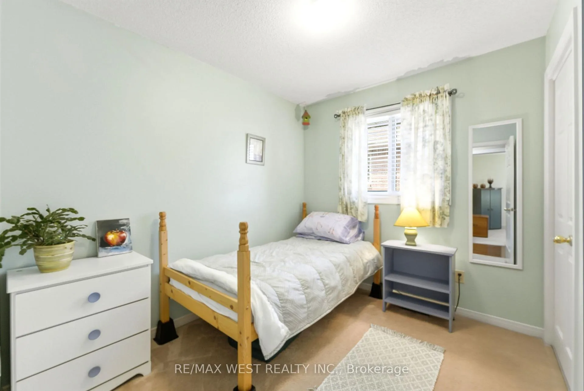 Photo 9 of 7917 Ethel Street, Niagara Falls, West Wood — HOMEH