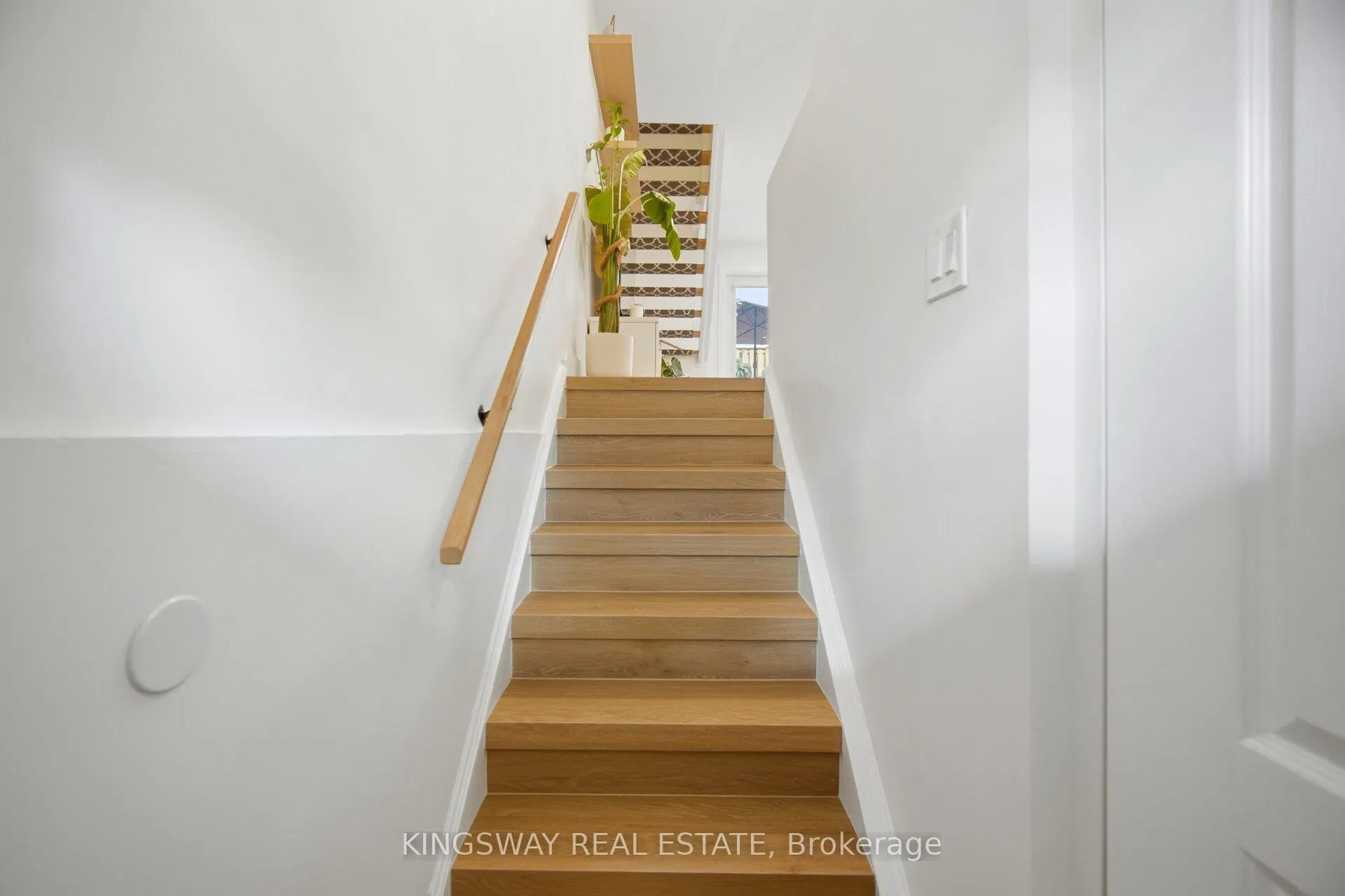 Photo 4 of 251 Ontario Street, Toronto, Moss Park — HOMEH