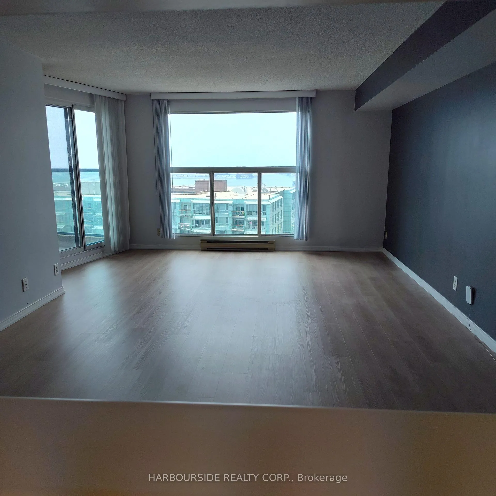 Photo 3 of Unit 2009, 77 Harbour Square, Toronto, Waterfront Communities — HOMEH