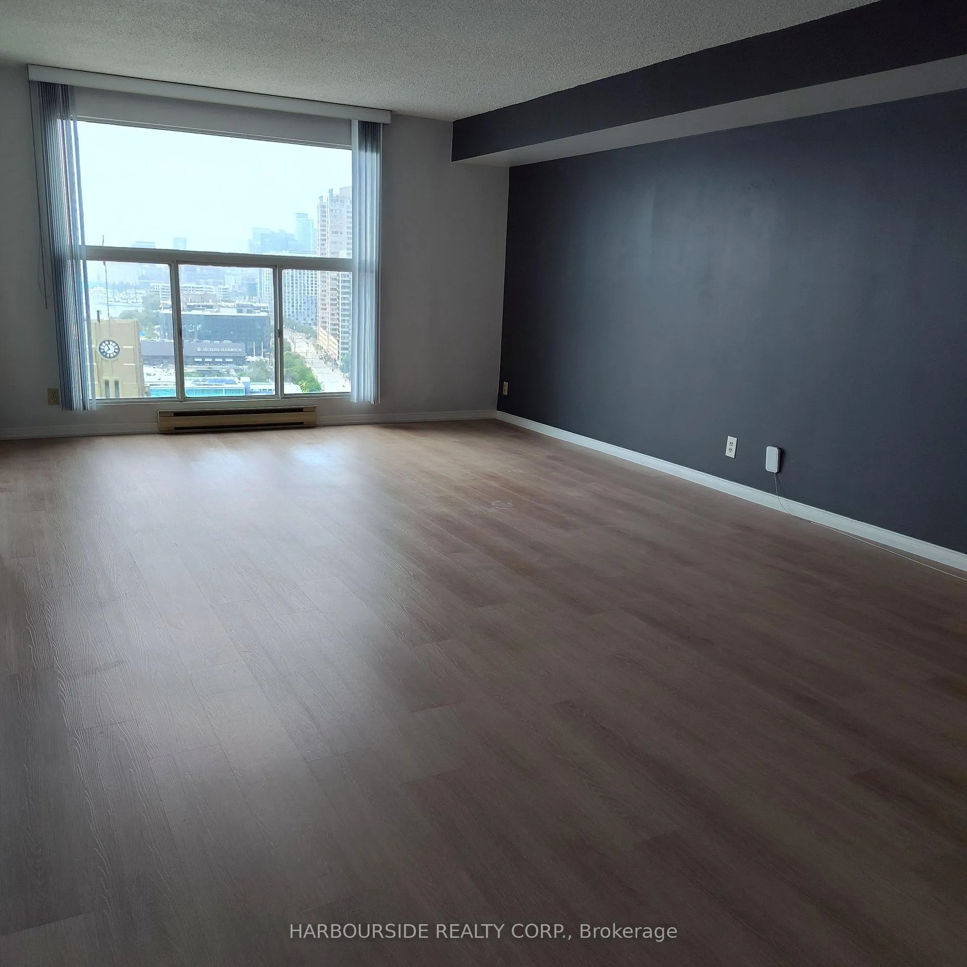 Photo 4 of Unit 2009, 77 Harbour Square, Toronto, Waterfront Communities — HOMEH